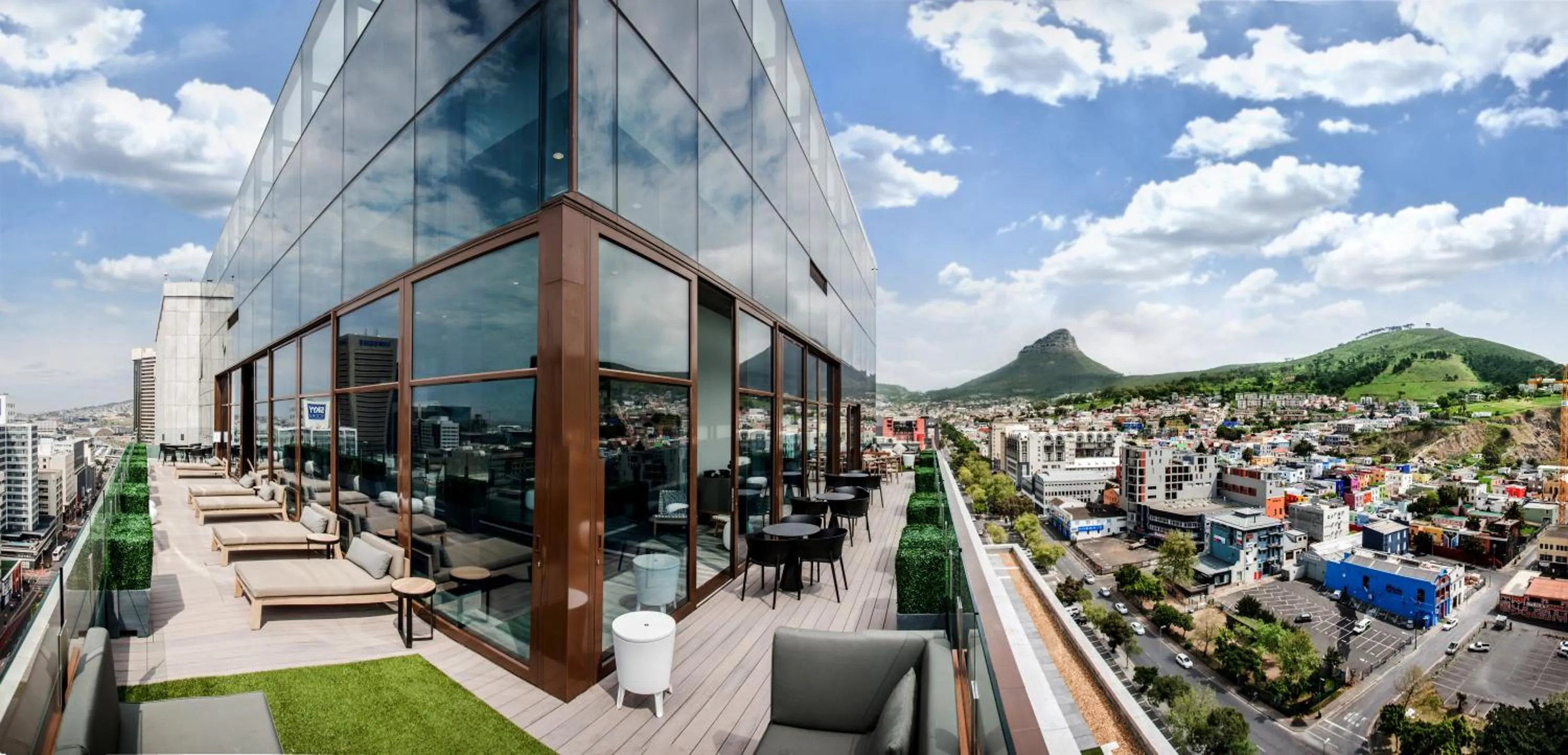 Patio in SunSquare Cape Town City Bowl