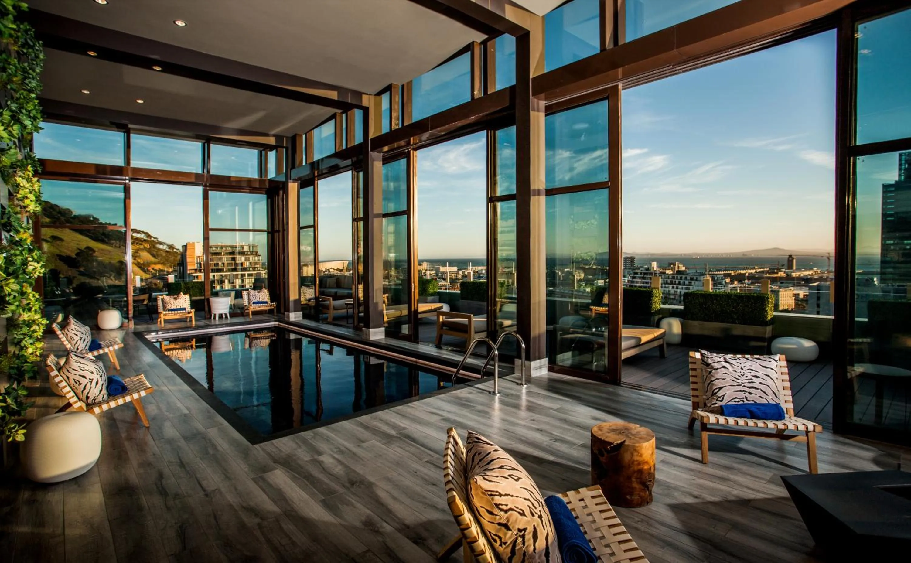 Swimming pool in SunSquare Cape Town City Bowl