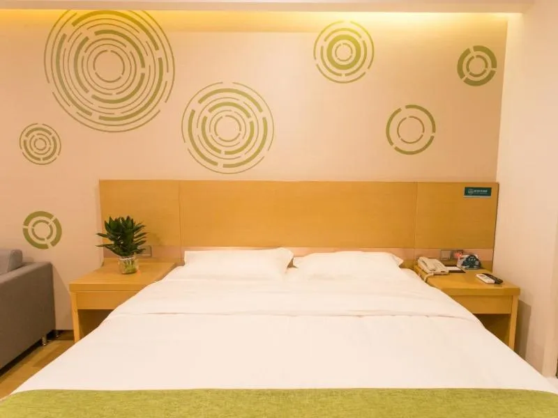 Bed in GreenTree Inn Suzhou Tai Lake Xukou Town Government Express Hotel
