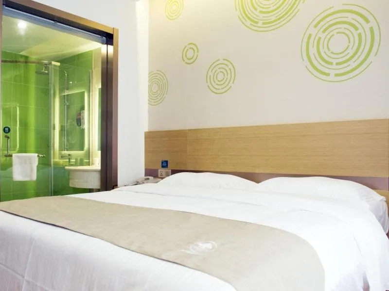 Bed in GreenTree Inn Nantong Qidong Lvsi Harbour Express Hotel