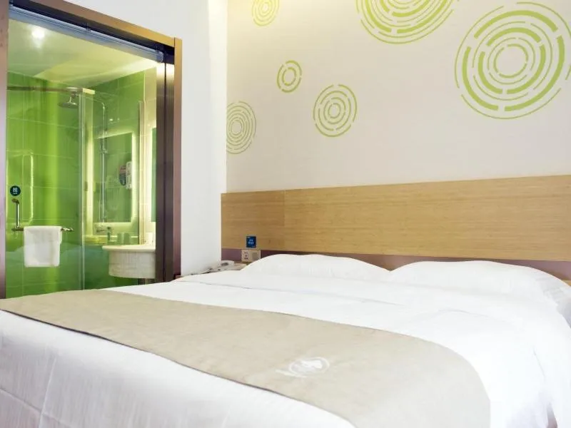 Bed in GreenTree Inn Nantong Qidong Lvsi Harbour Express Hotel