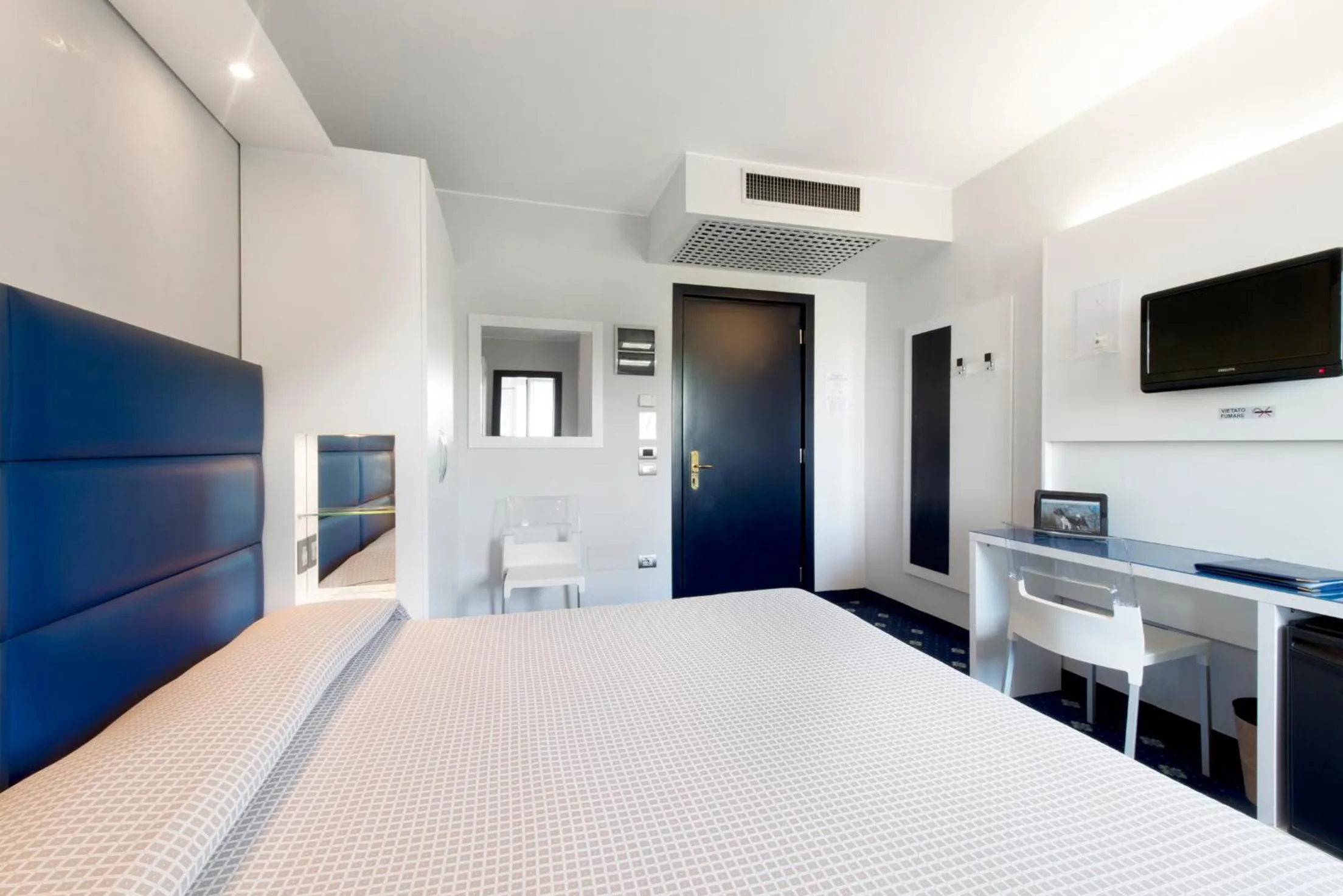 Photo of the whole room, Bed in Hotel Estense