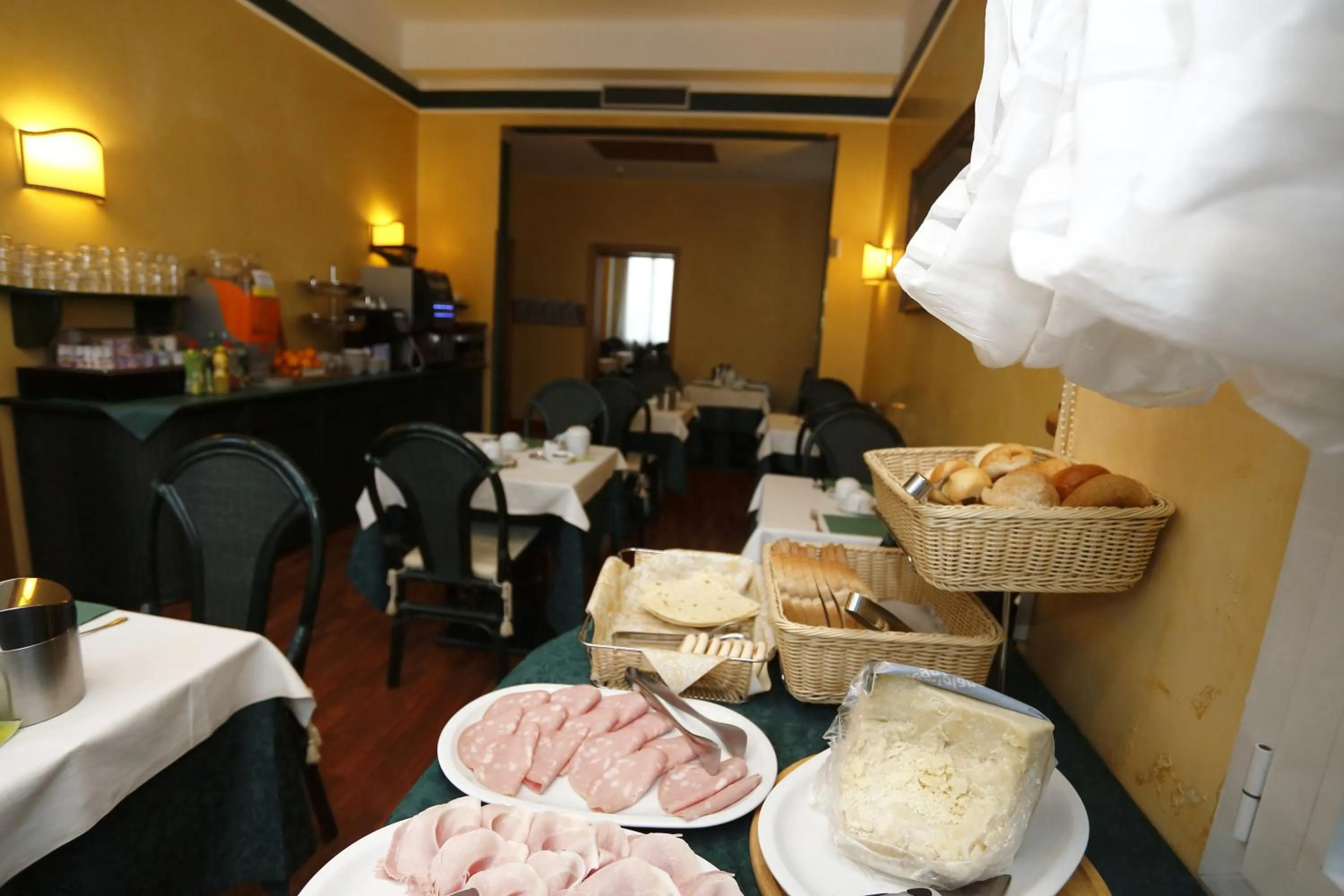 Restaurant/places to eat in Hotel Estense