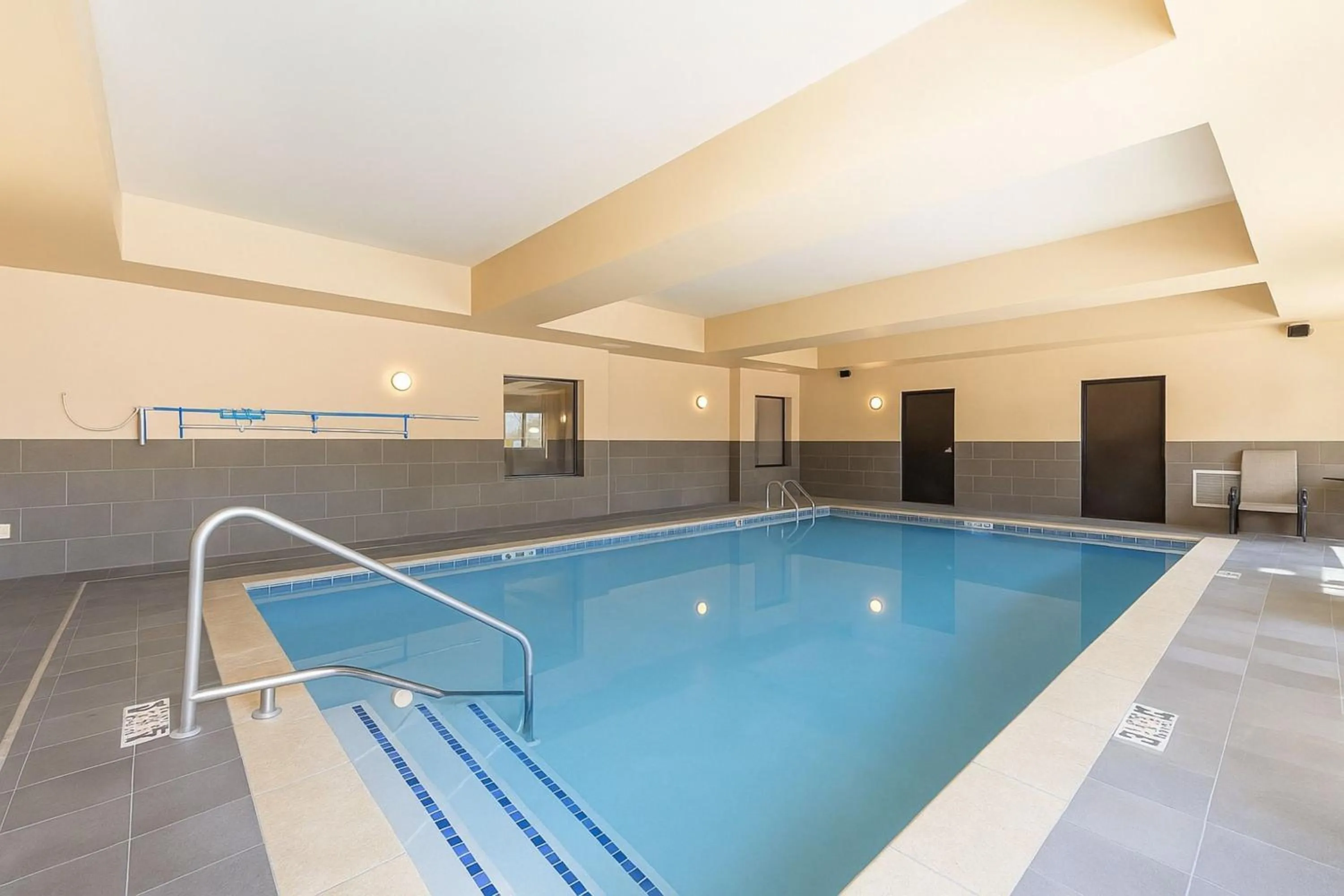 Swimming pool in Holiday Inn Express Fulton by IHG