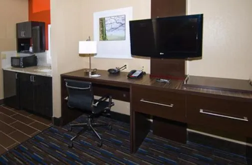 TV and multimedia in Holiday Inn Express Fulton by IHG