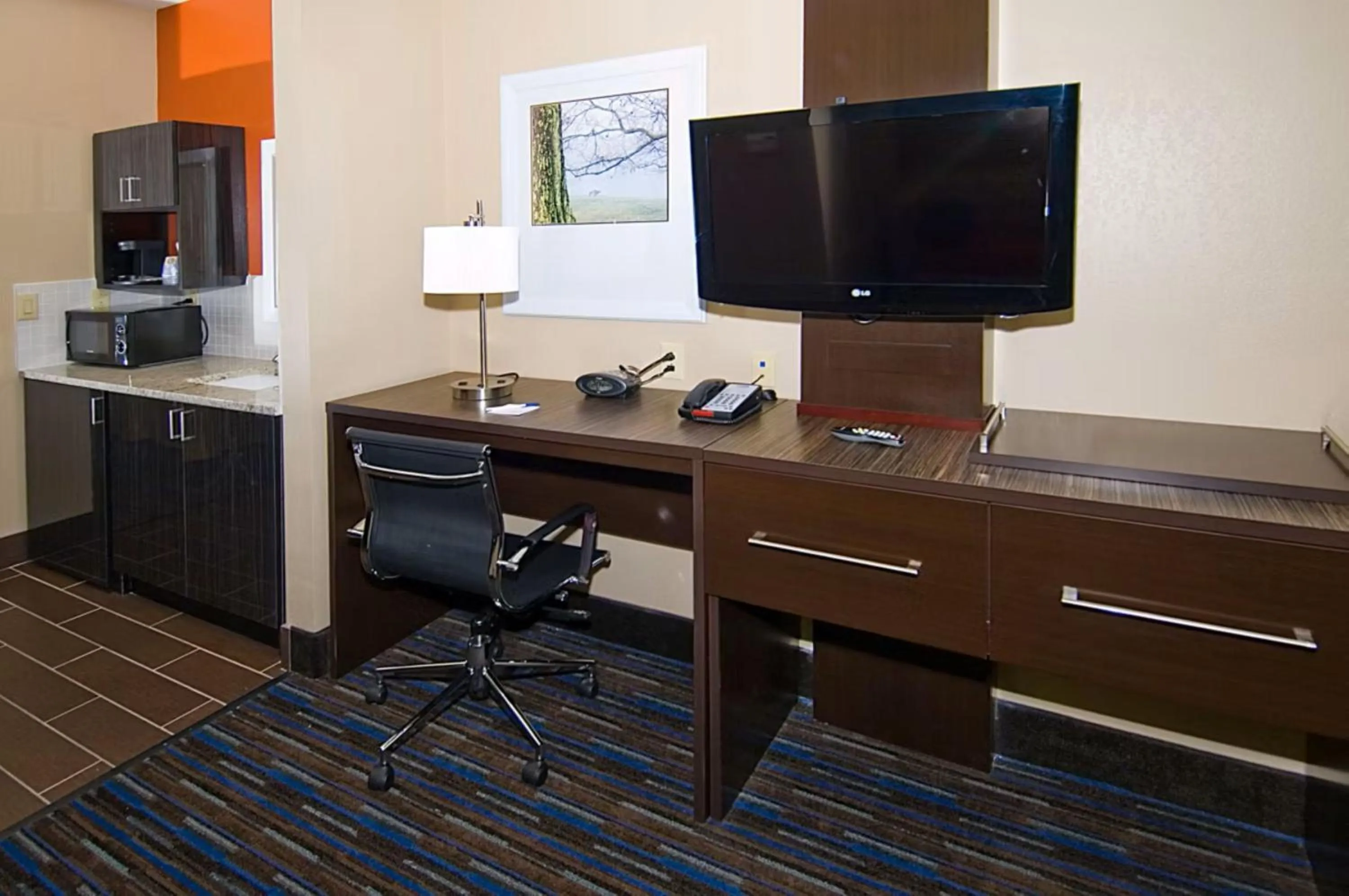 Photo of the whole room in Holiday Inn Express Fulton by IHG