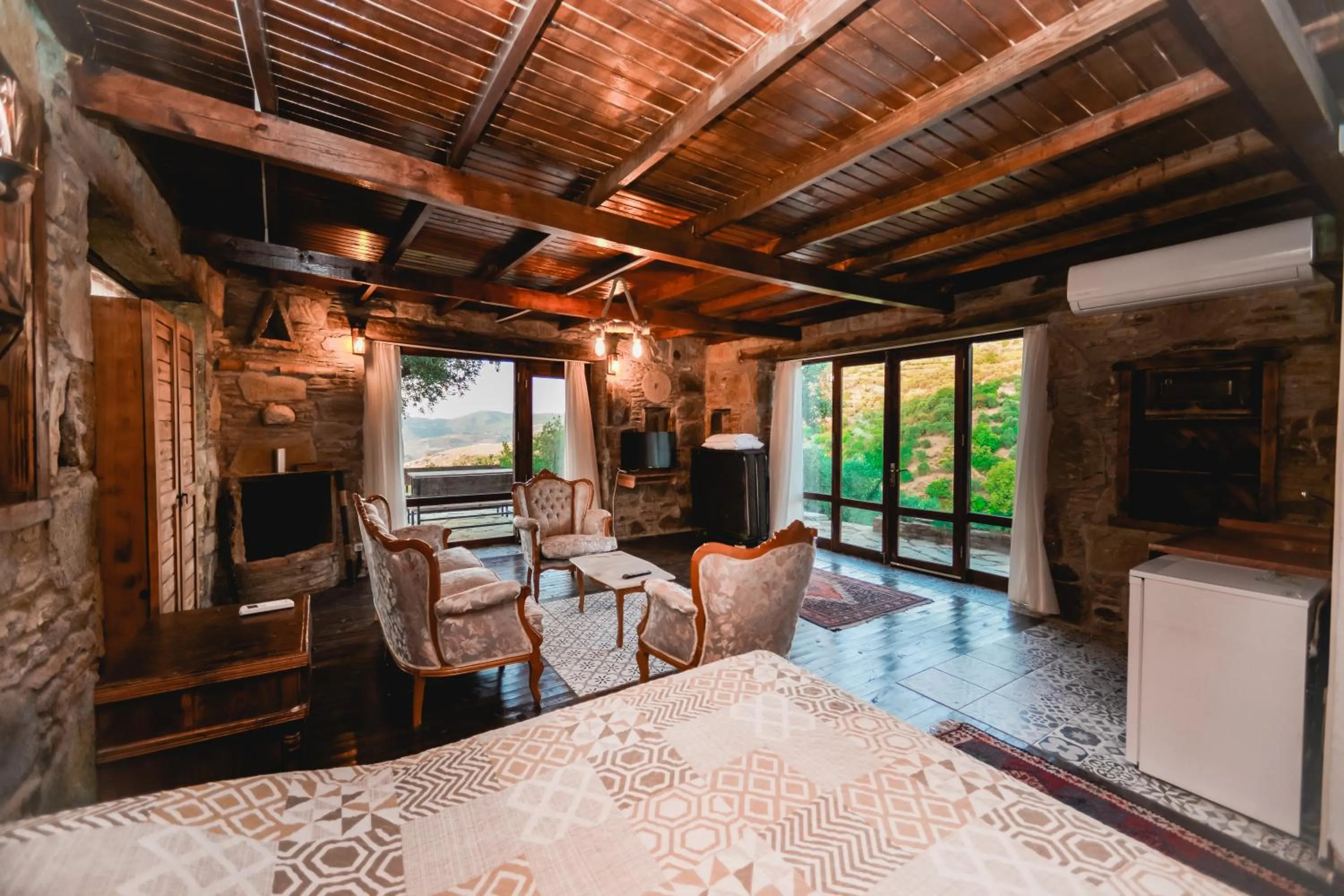 Seating area in Kirkinca Hotel