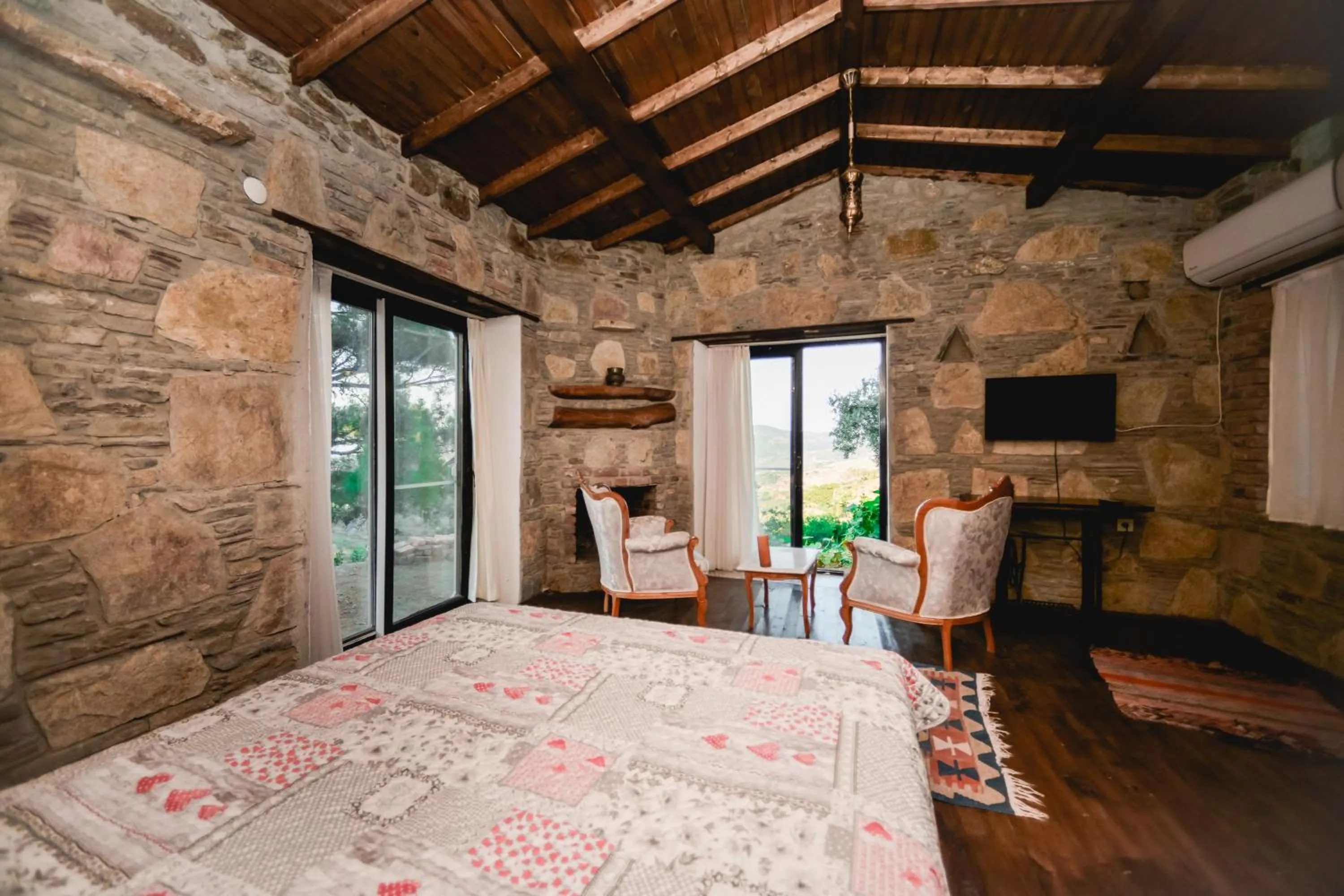 Seating area in Kirkinca Hotel