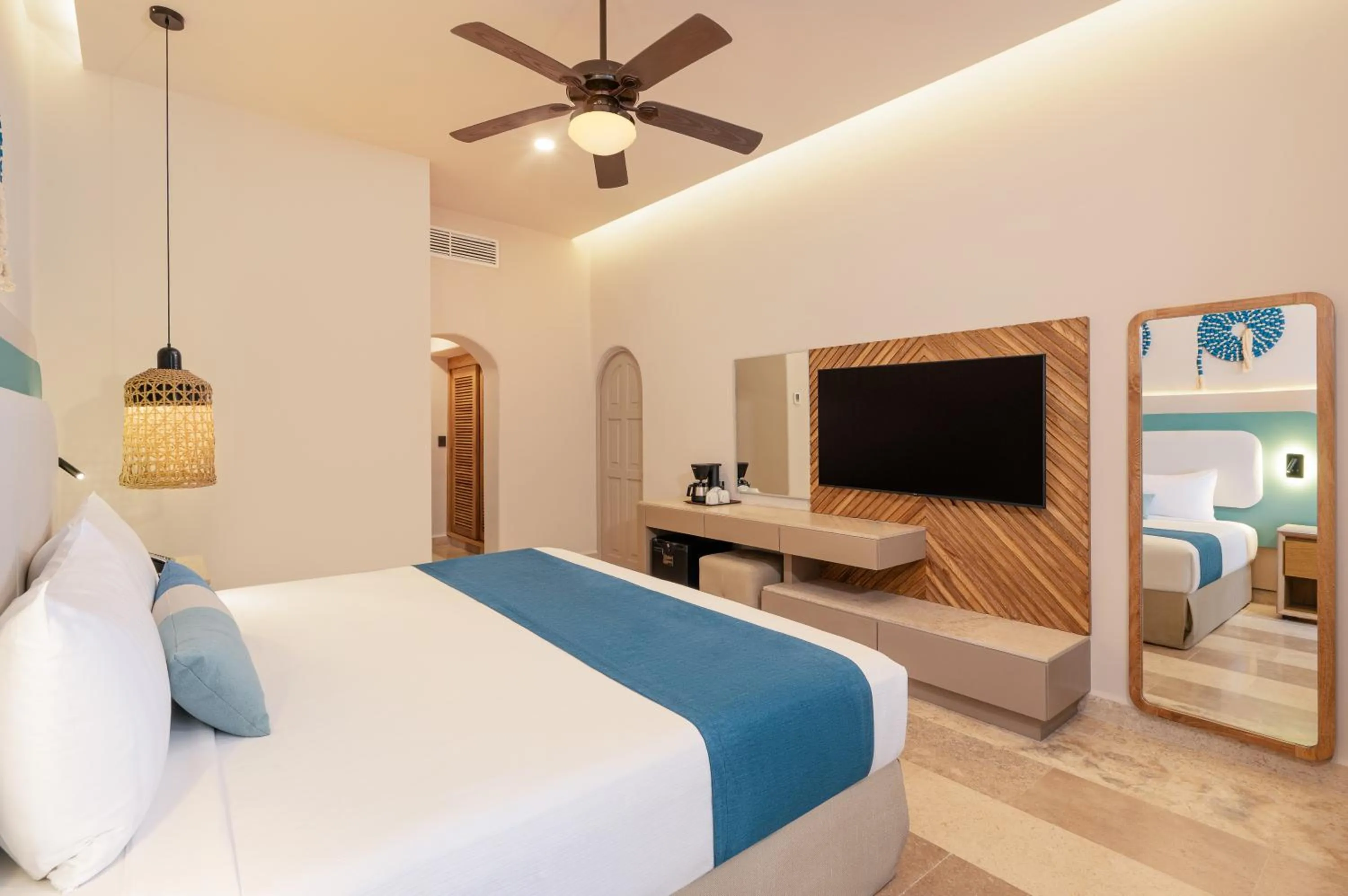 Photo of the whole room, Bed in GR Solaris Caribe Adults Only - All Inclusive