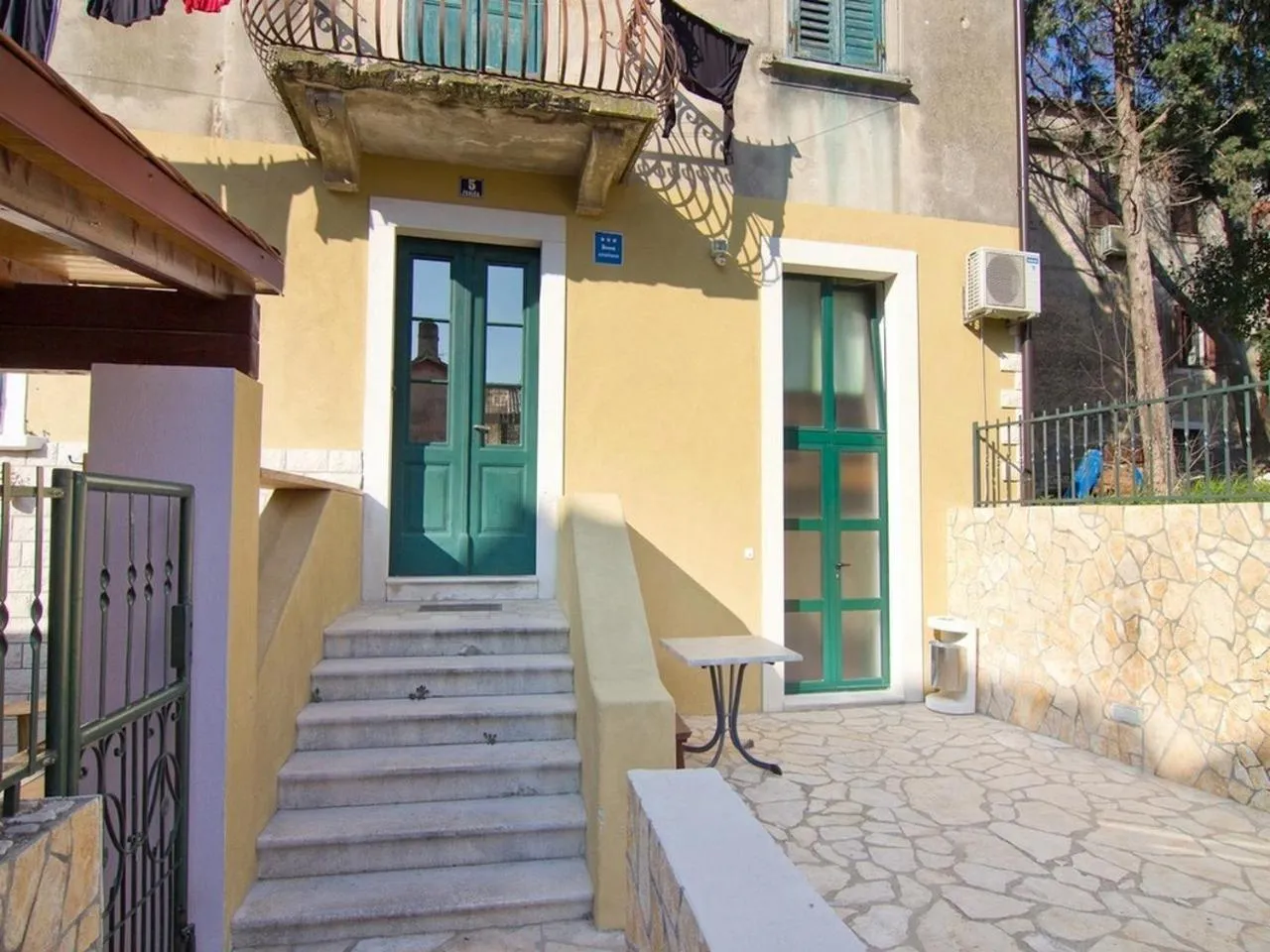 On site in Apartments Sanda