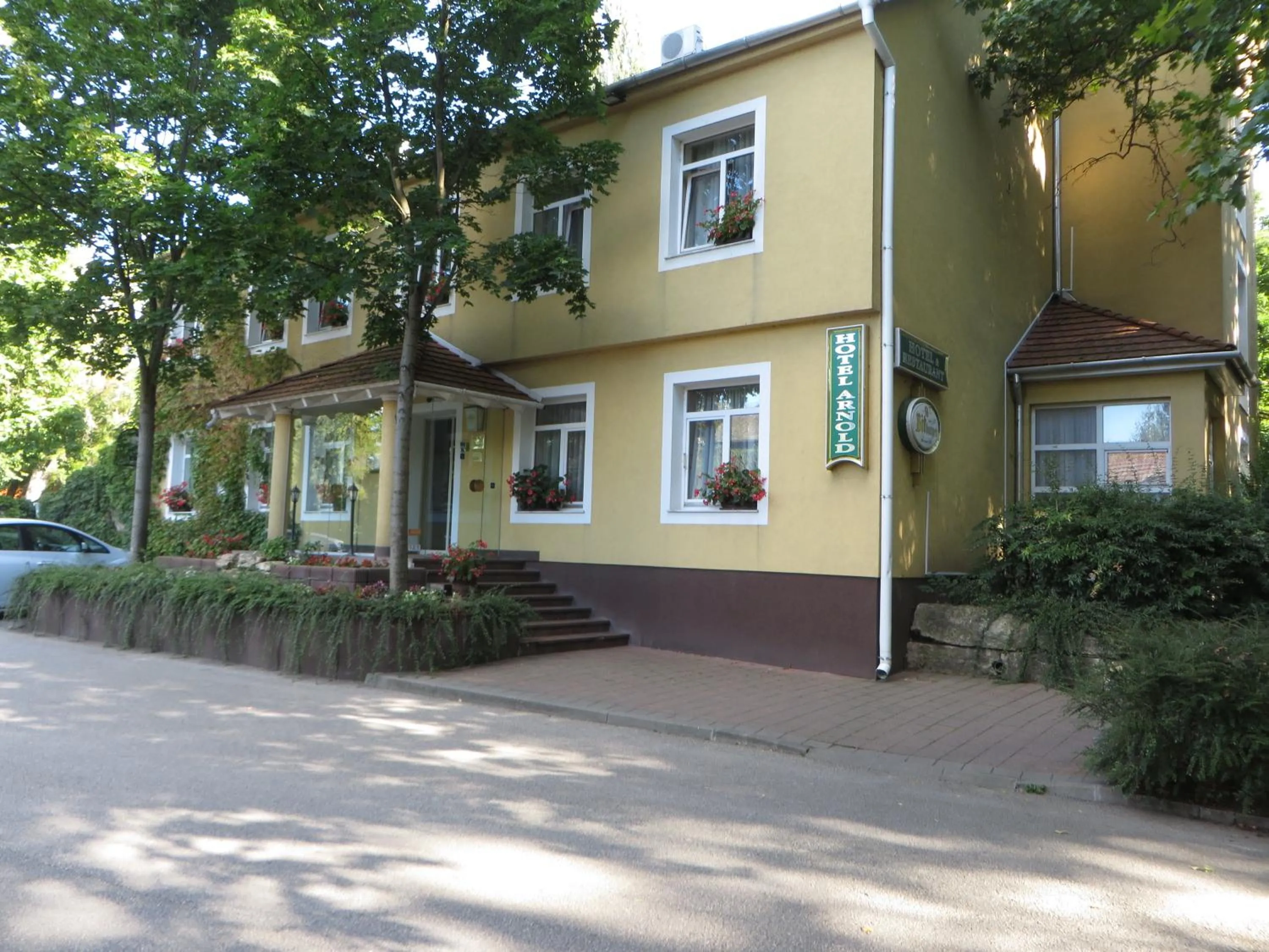 Facade/entrance in Hotel Arnold
