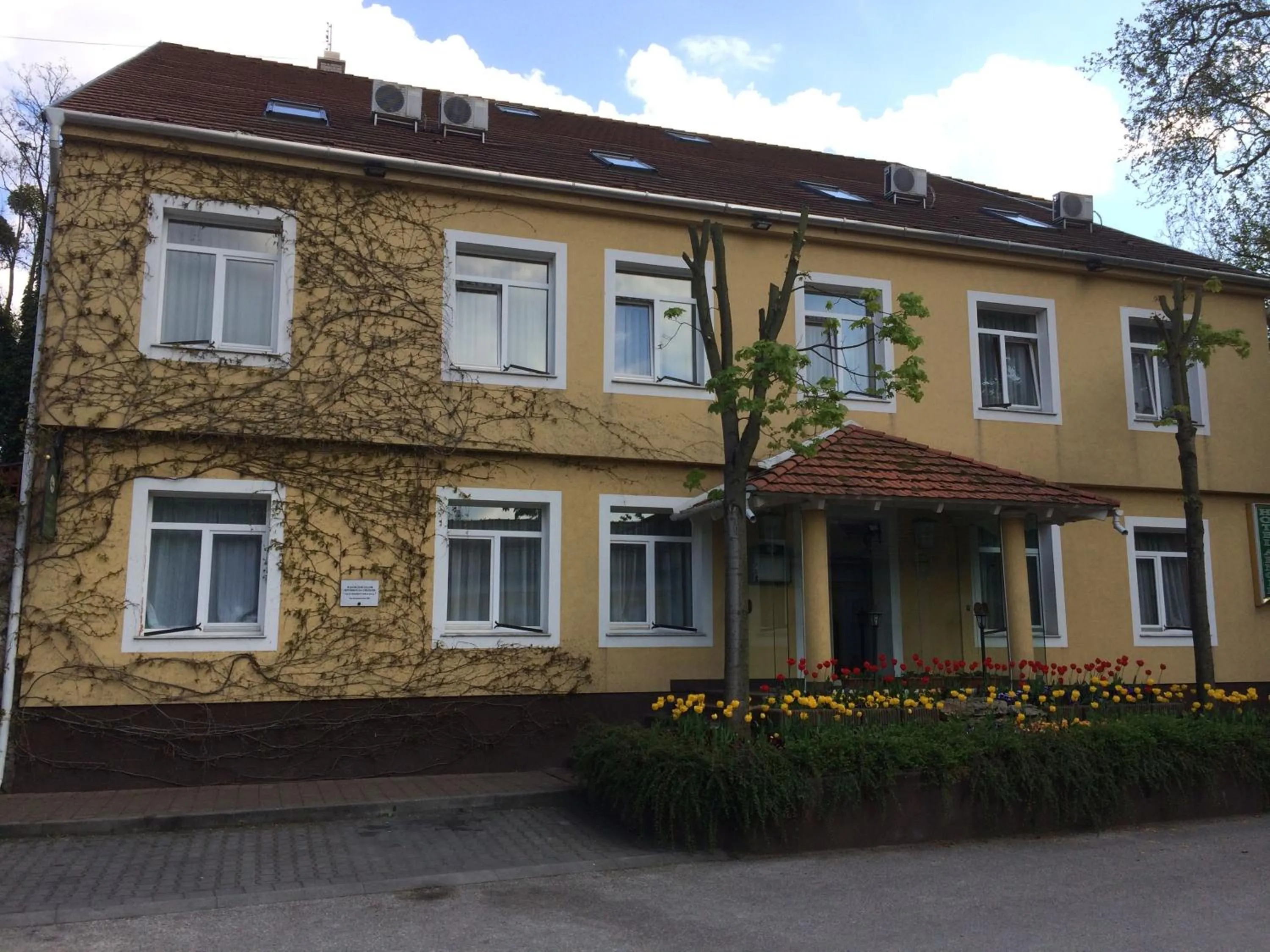 Facade/entrance in Hotel Arnold