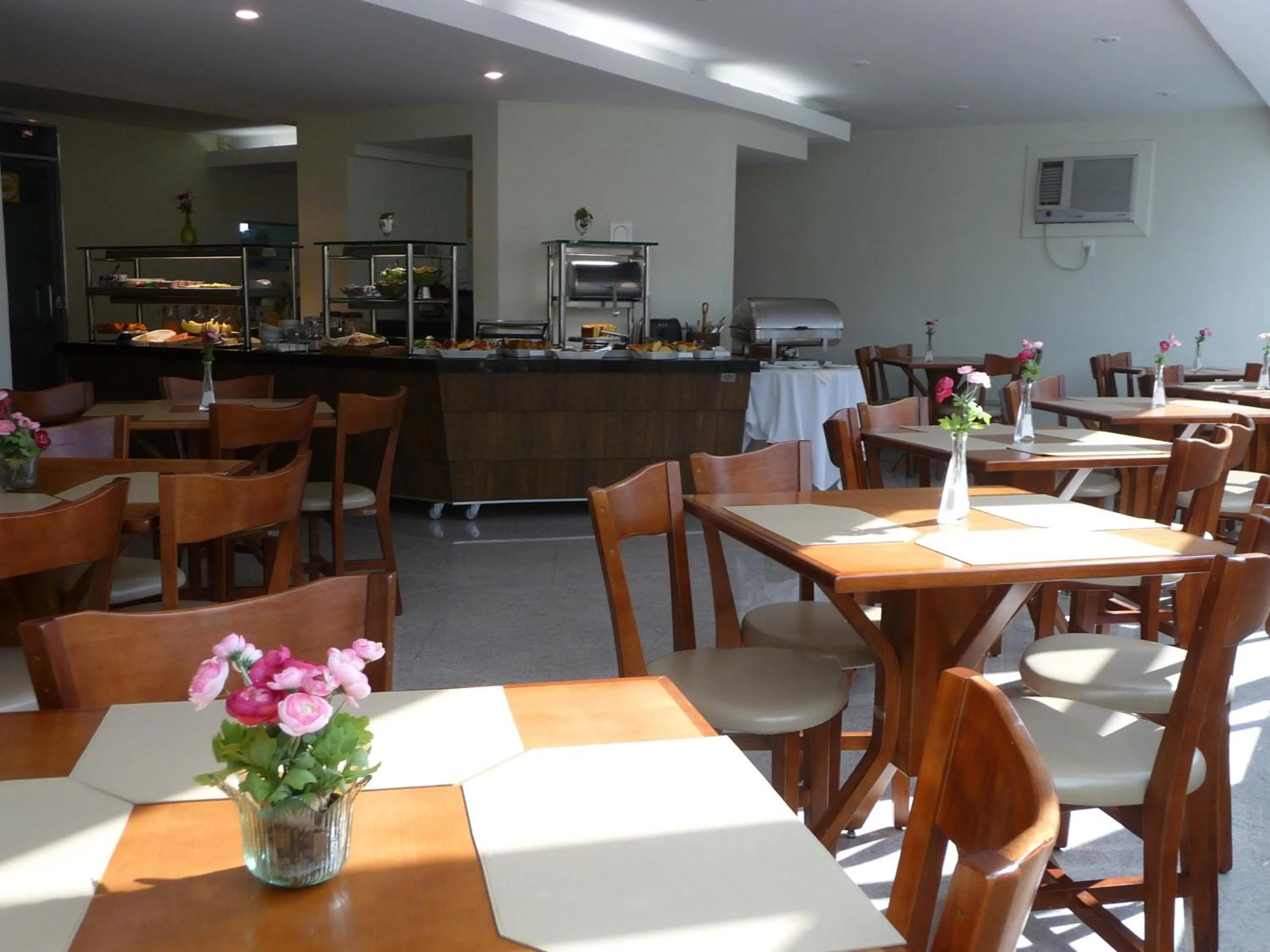 Restaurant/places to eat in Via Contorno Hotel