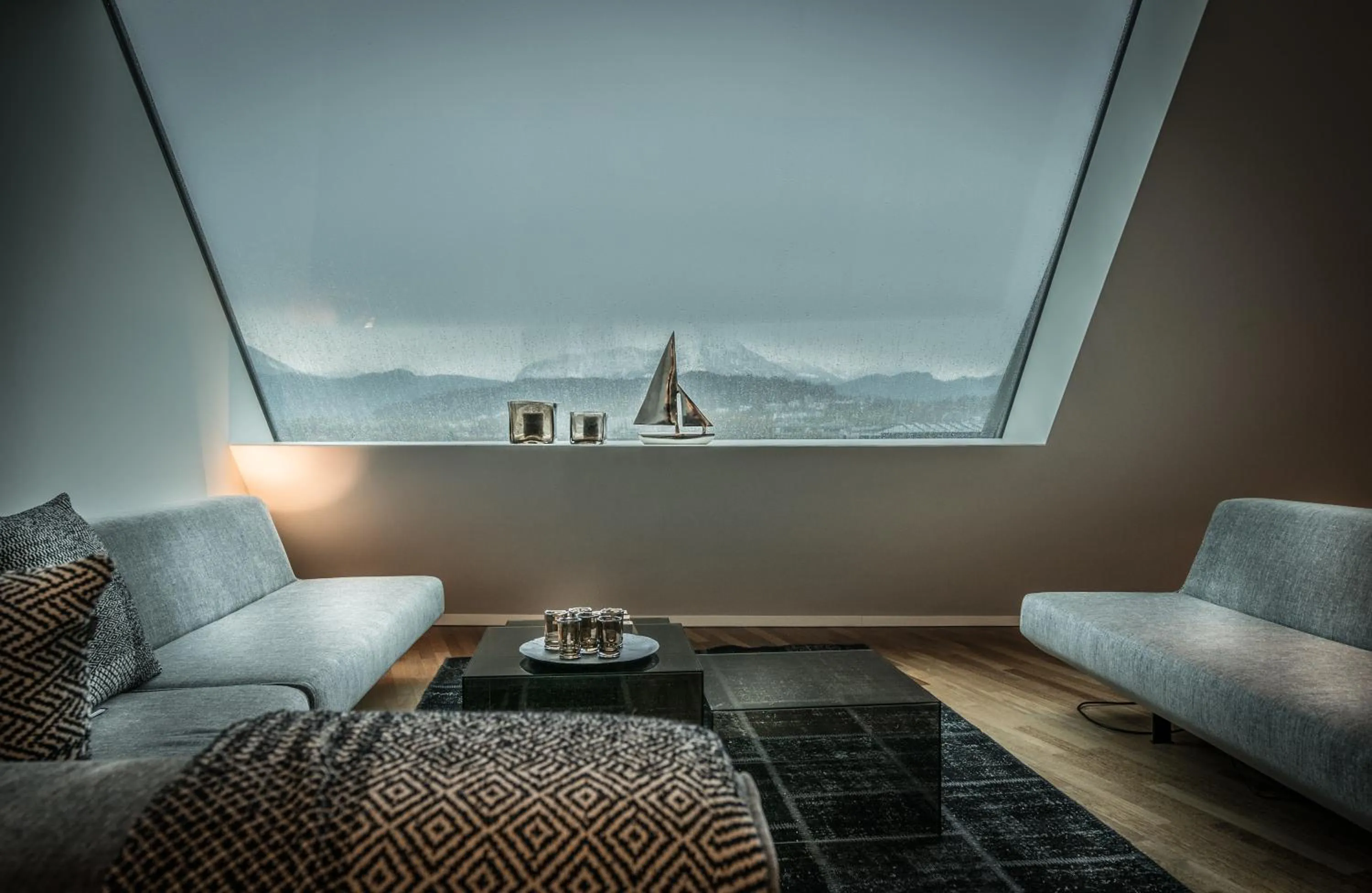 Living room in Lucerne Lake View Apartments