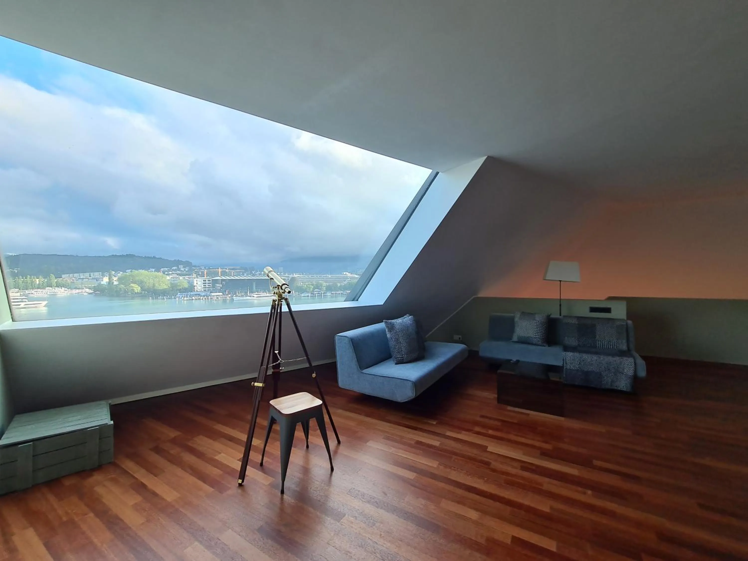 Living room in Lucerne Lake View Apartments