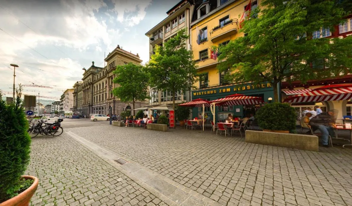 Day in Lucerne Lake View Apartments