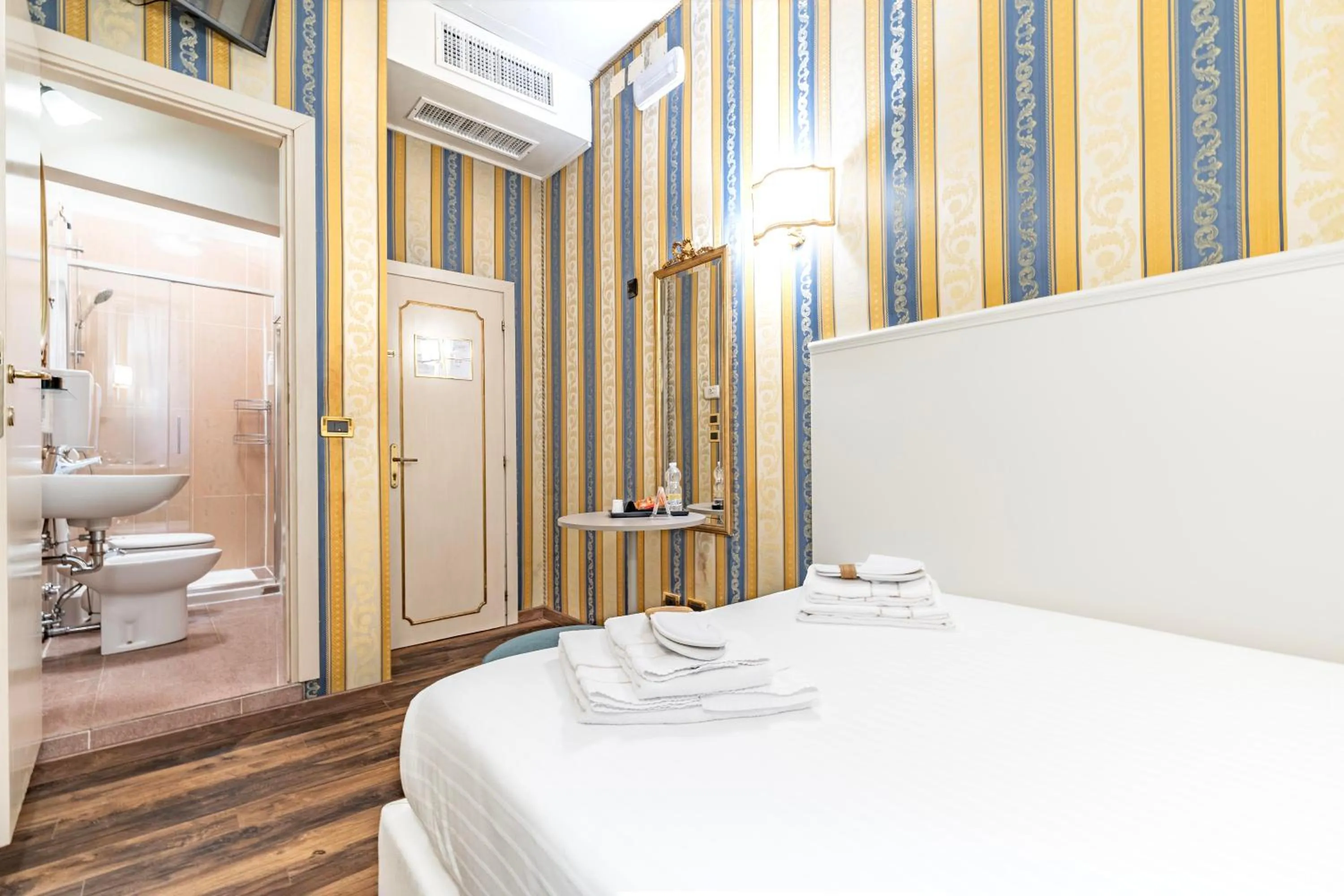 Bedroom, Bed in Ca' Morosini