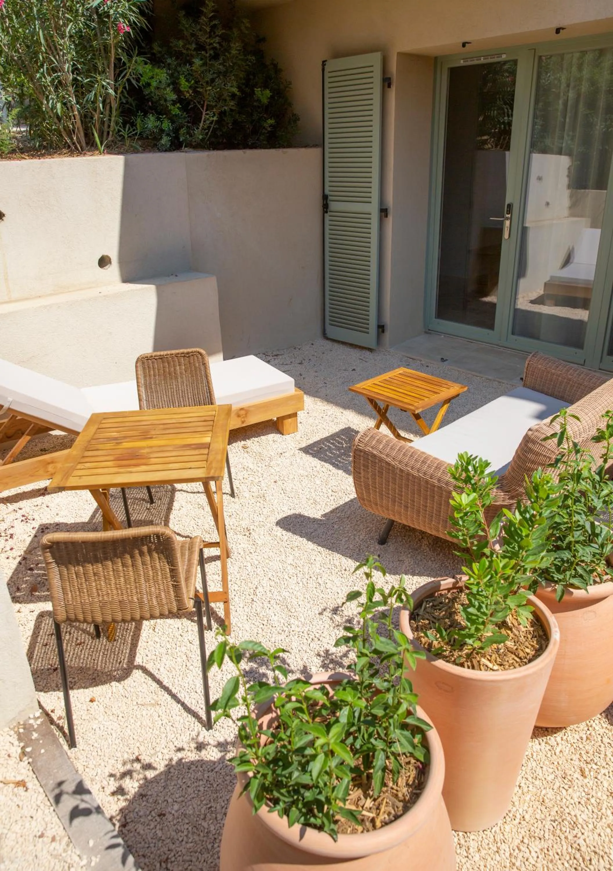 Patio in Hôtel L'Escalet