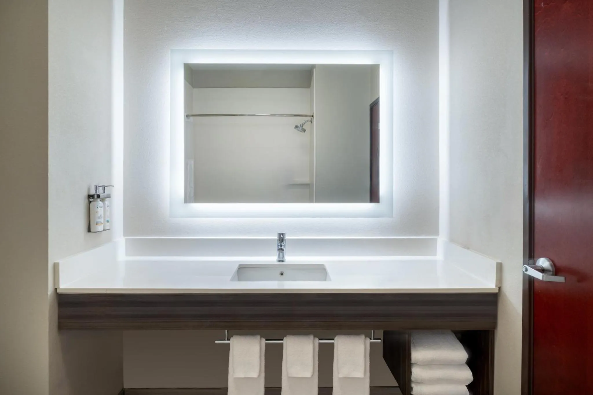 Bathroom in Holiday Inn Express Pratt by IHG