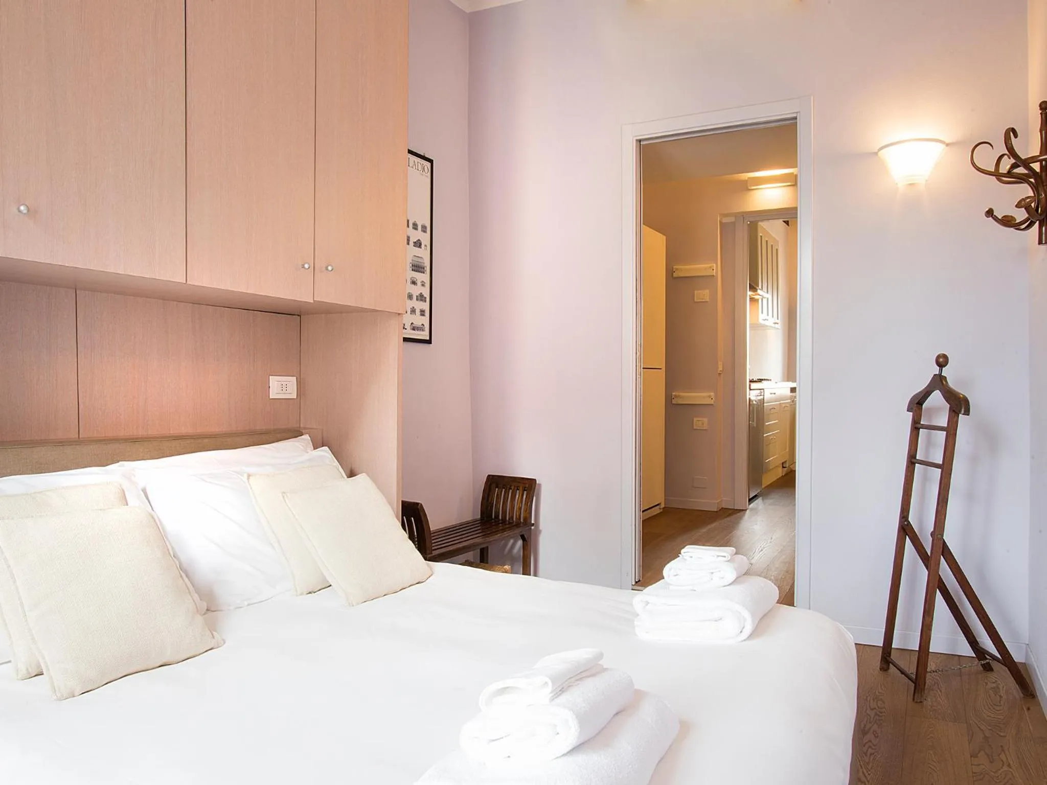 Bedroom, Bed in easyhomes - Porta Venezia Oberdan