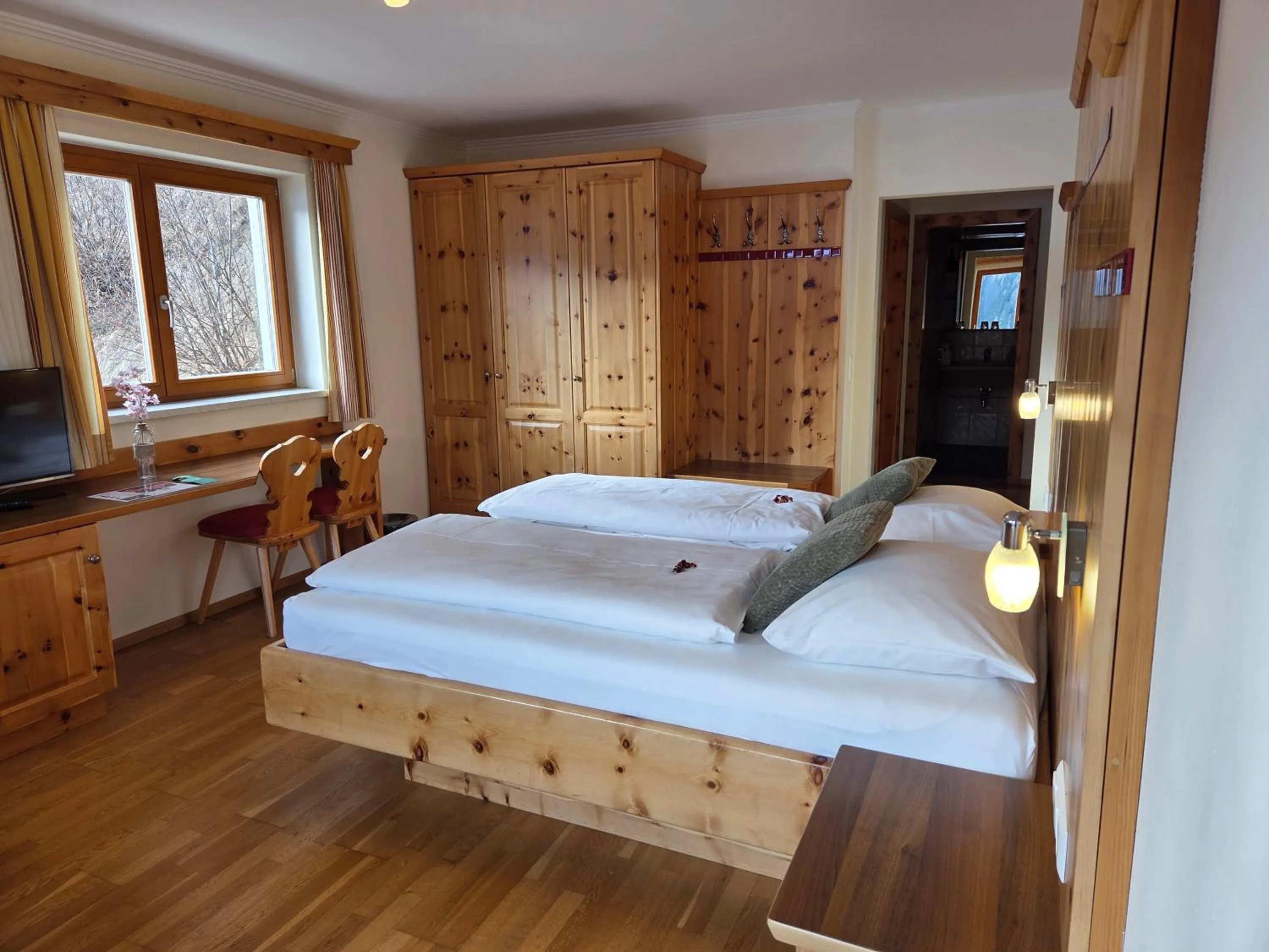 Bedroom, Bed in Hotel Restaurant Raunig