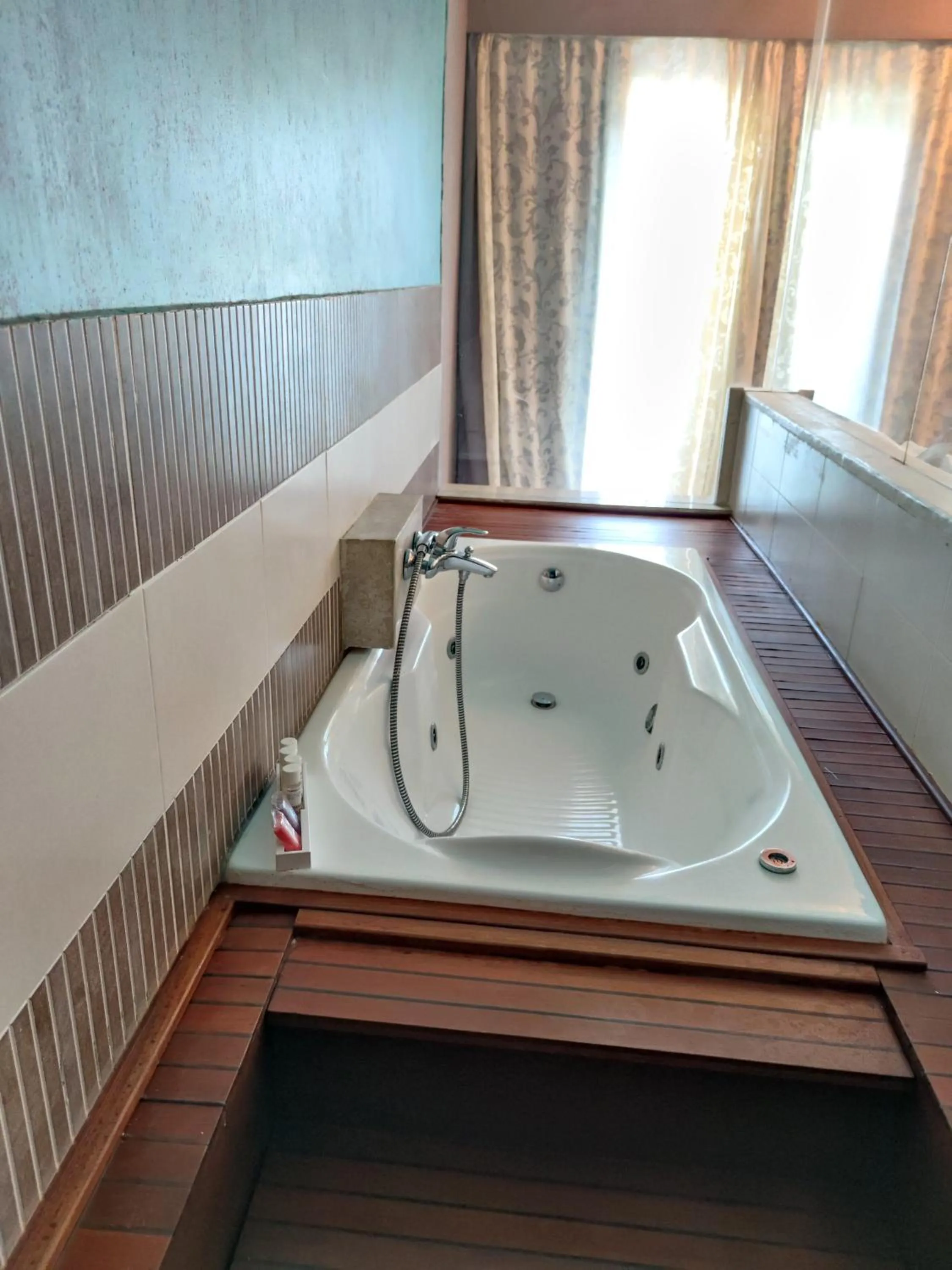 Hot Tub in Plaza Hotel