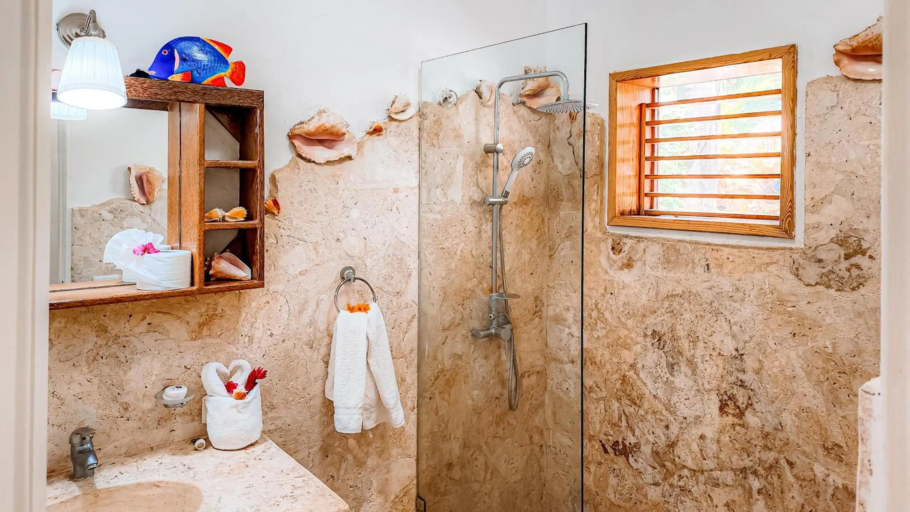 Shower in Paradiso del Caribe