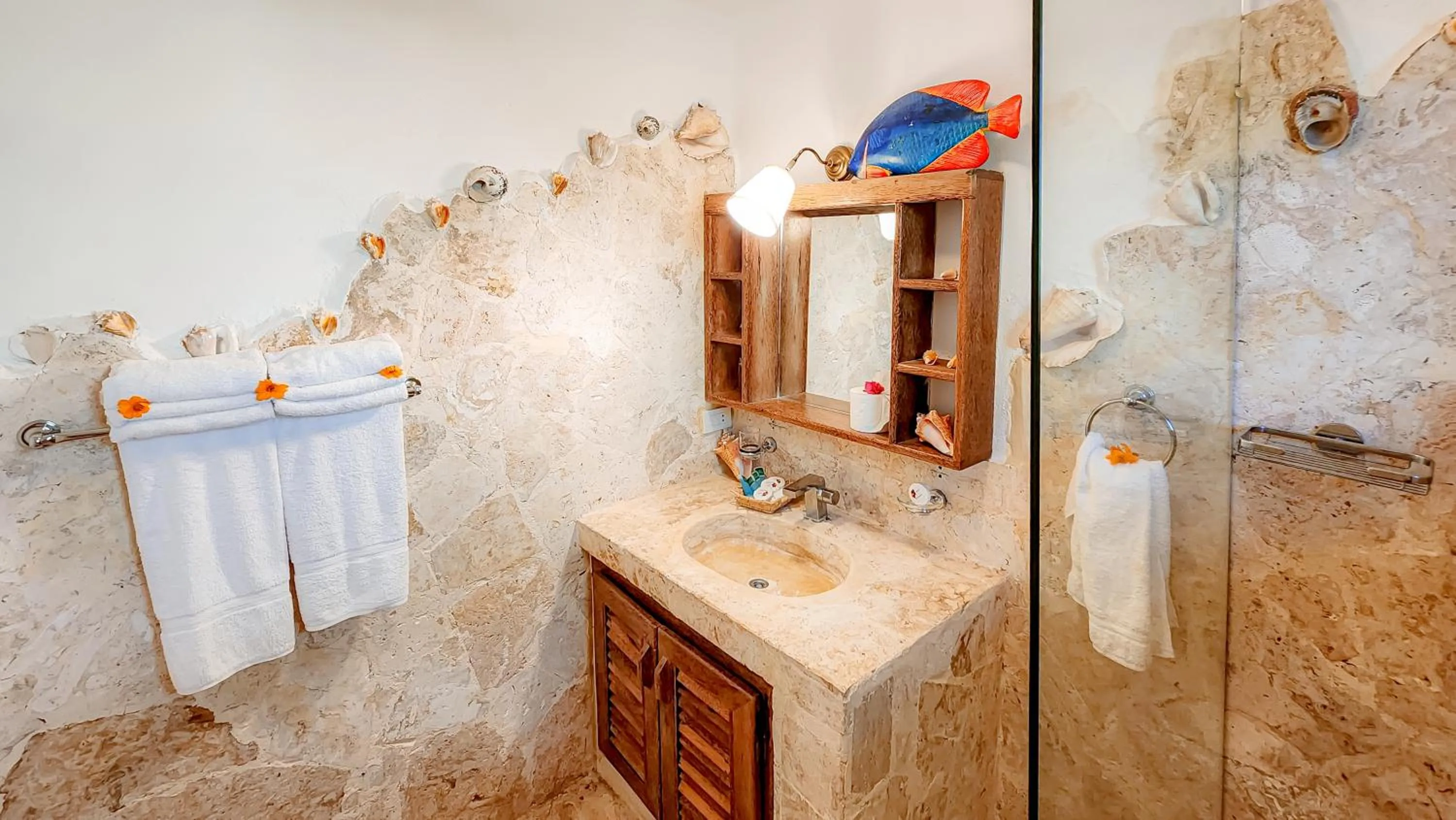 Shower in Paradiso del Caribe