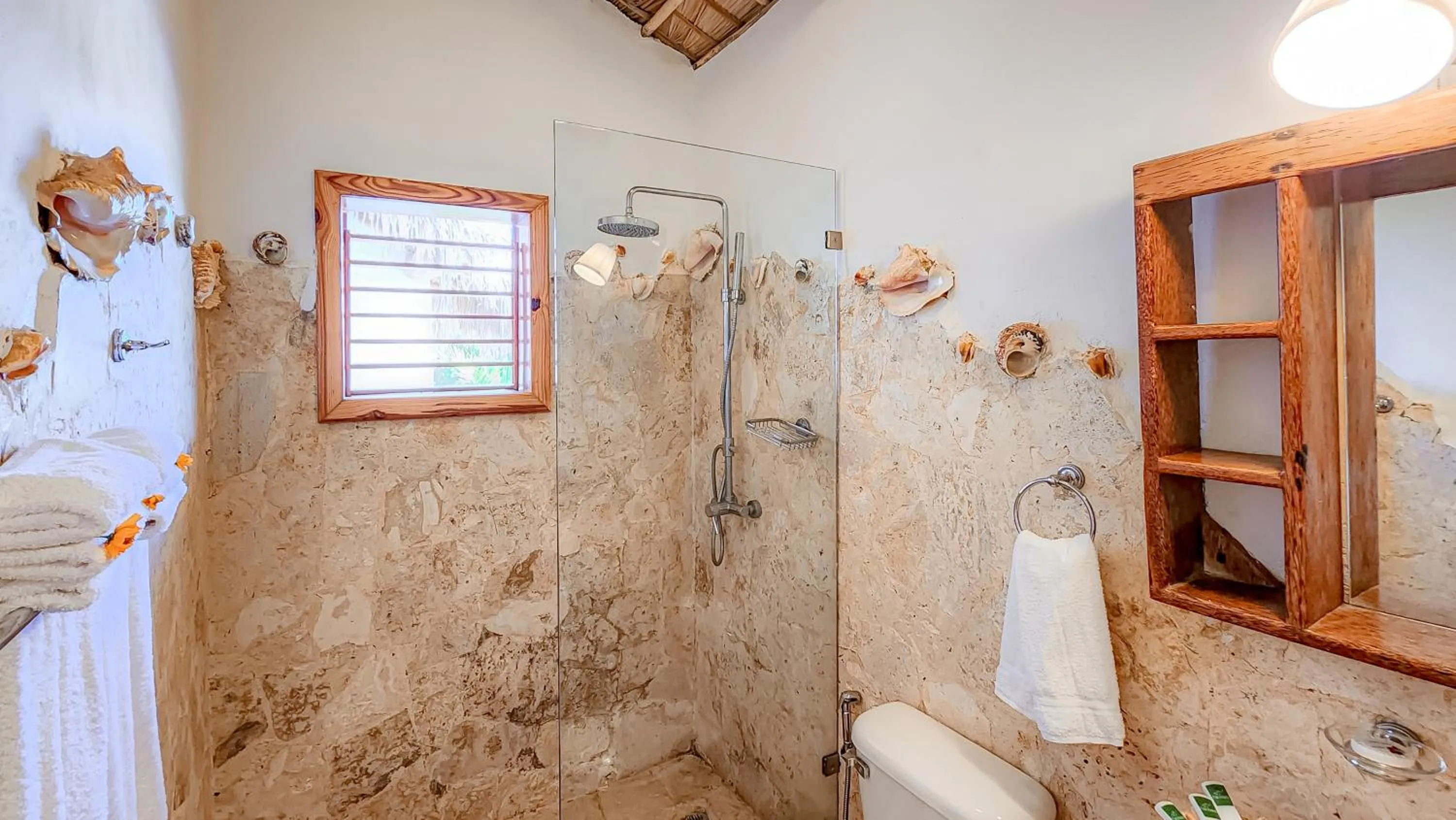 Shower in Paradiso del Caribe