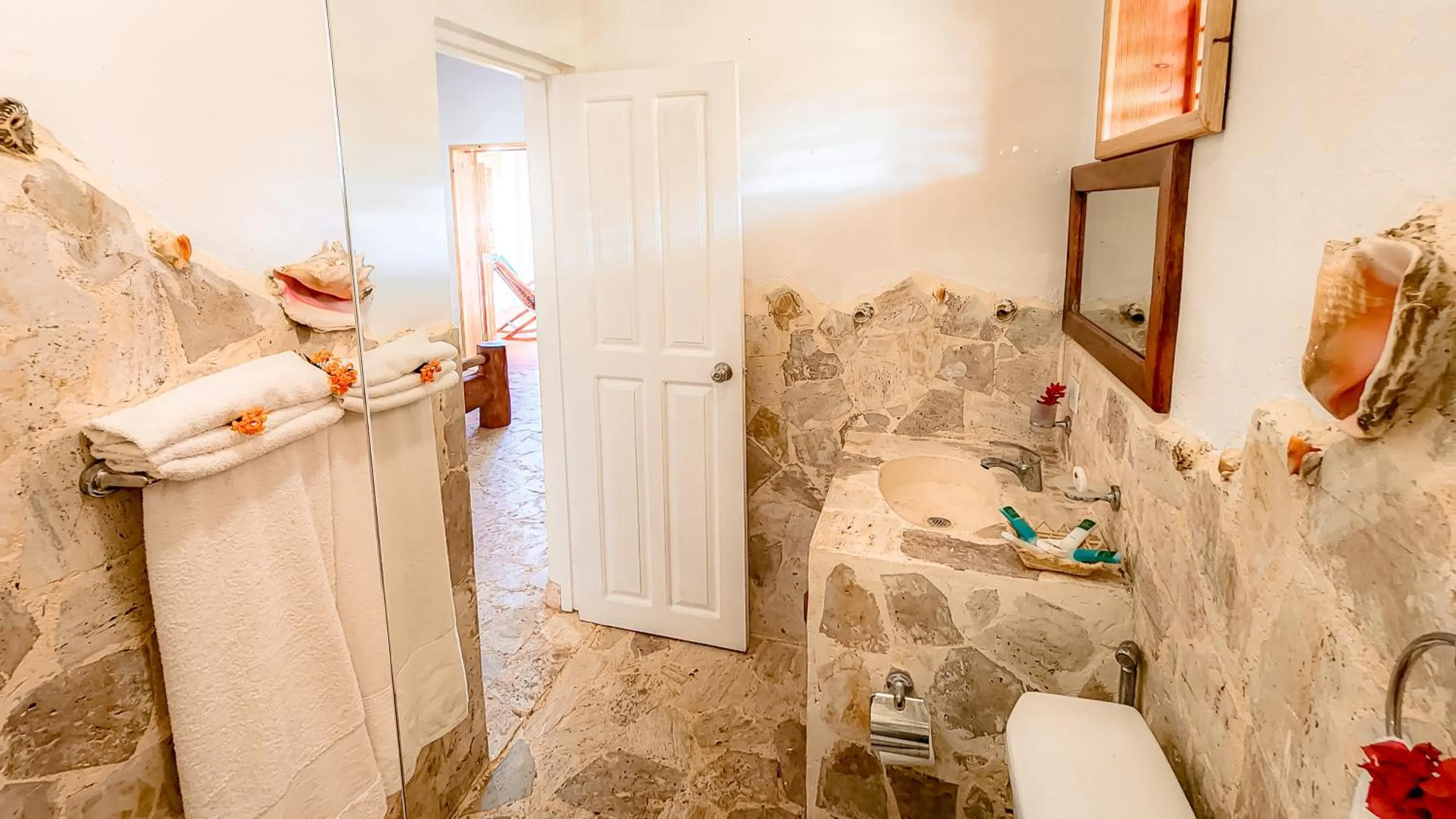 Shower in Paradiso del Caribe