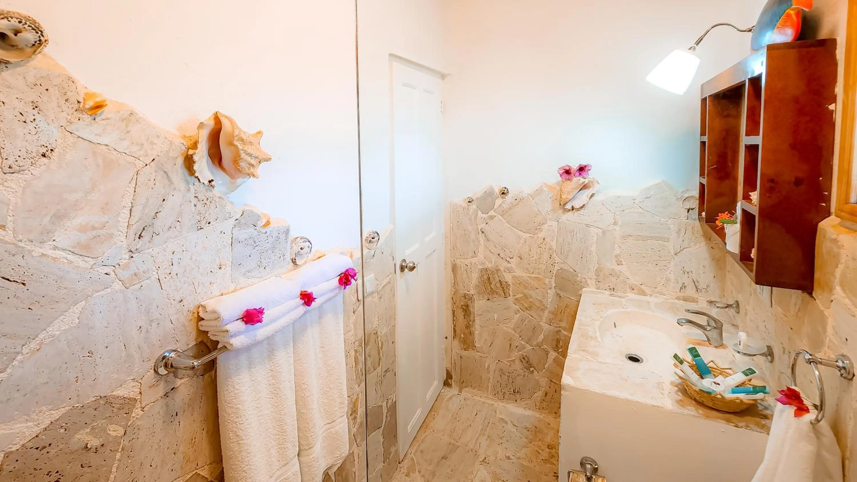 Shower in Paradiso del Caribe