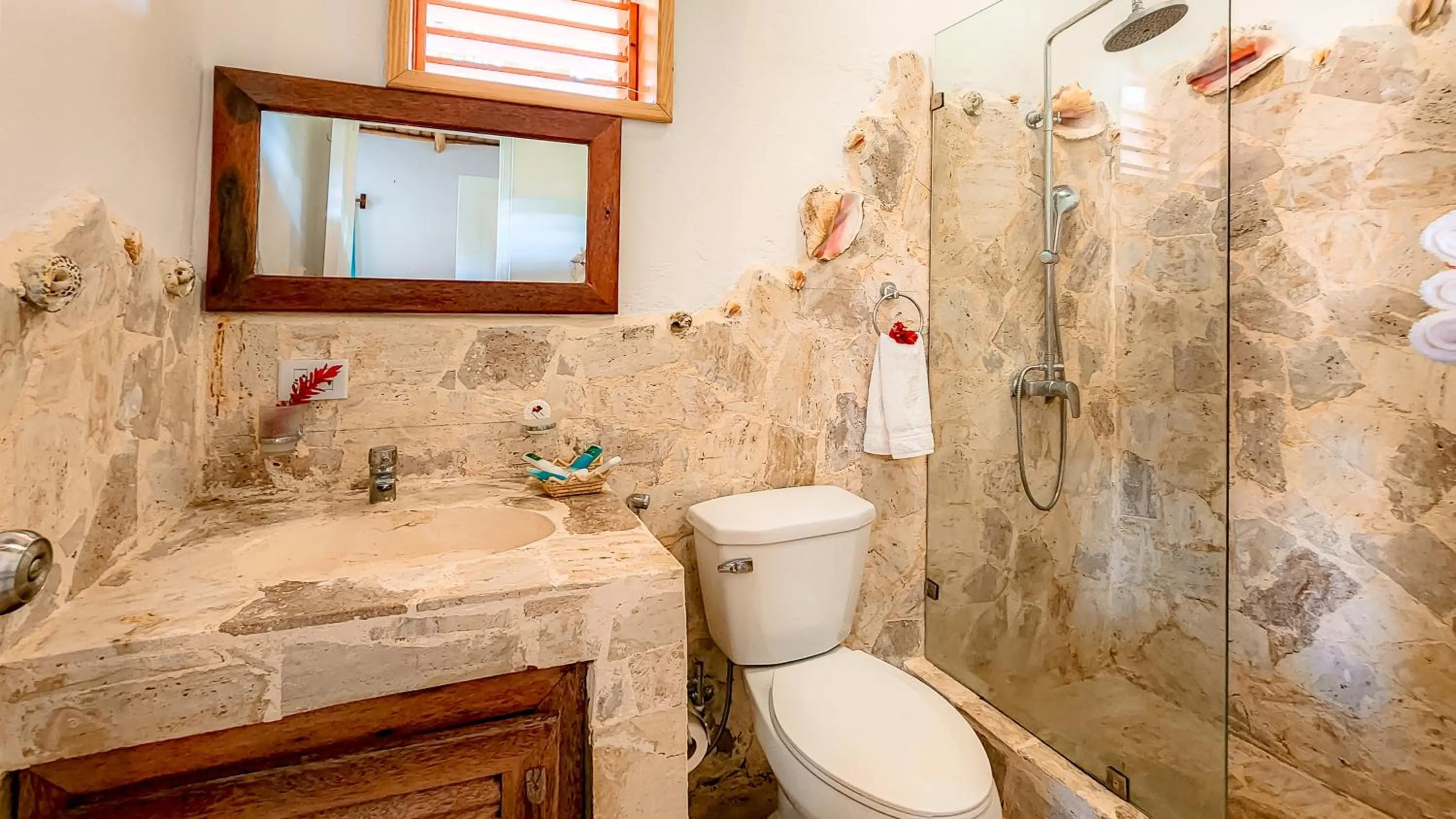 Shower in Paradiso del Caribe