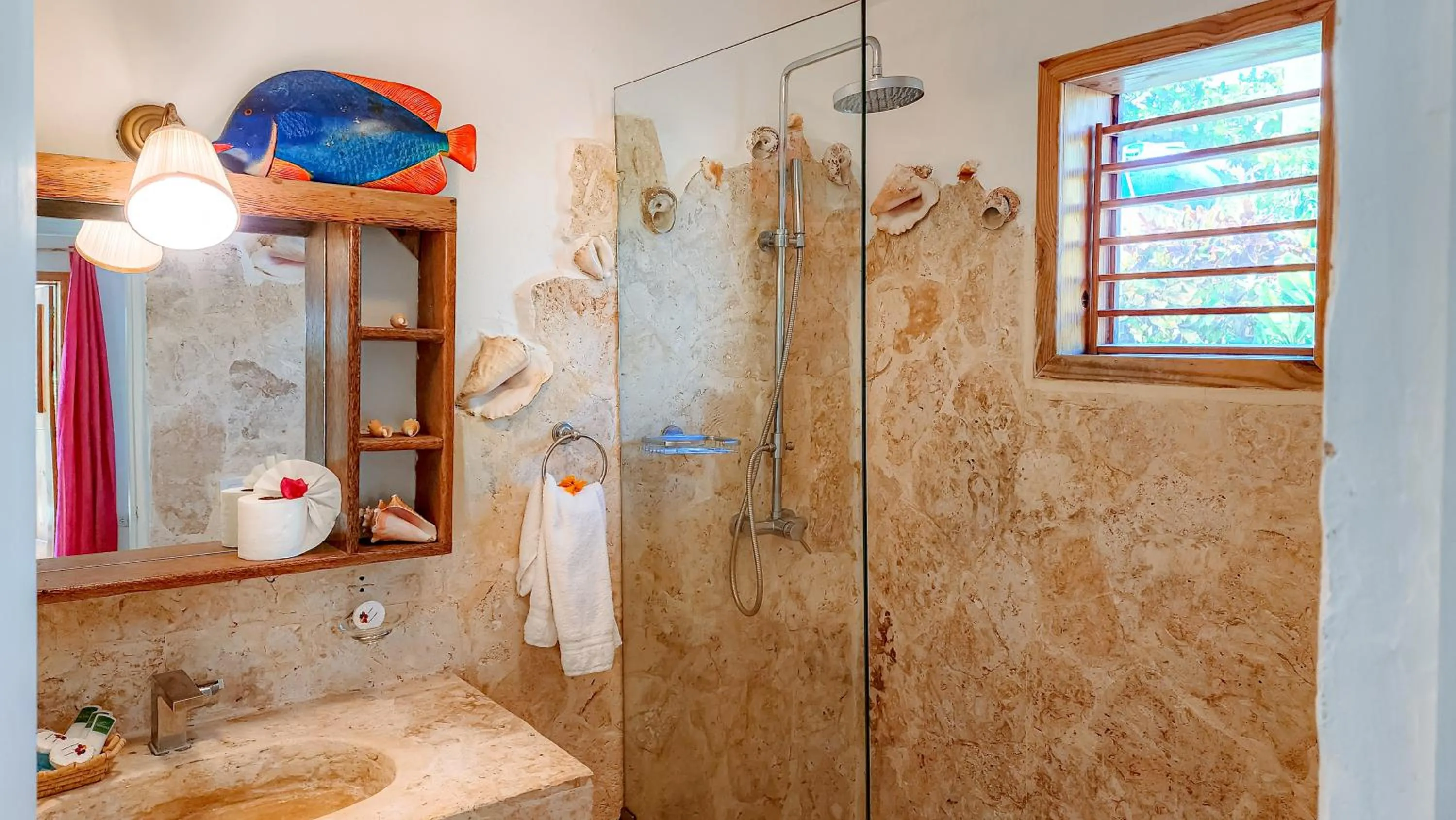 Shower in Paradiso del Caribe