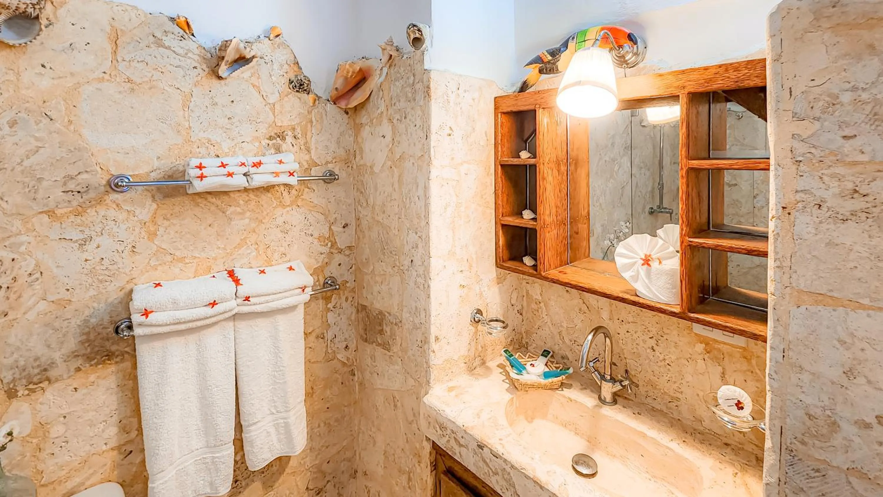 Shower in Paradiso del Caribe