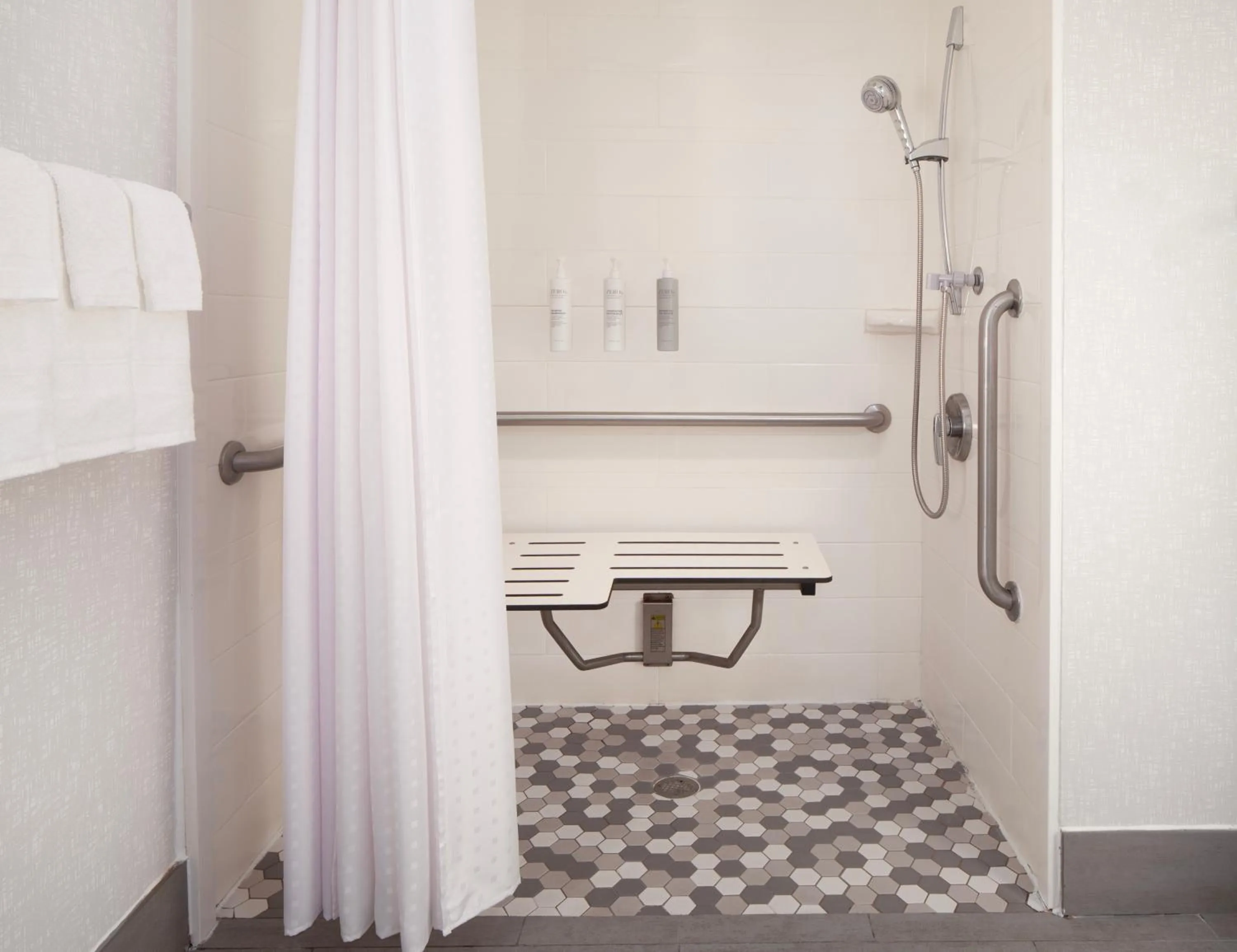 Bathroom in Hampton Inn Hotel Atlanta-Southlake