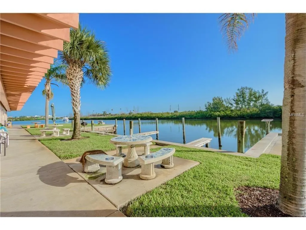 BBQ facilities in Belleview Gulf Condos