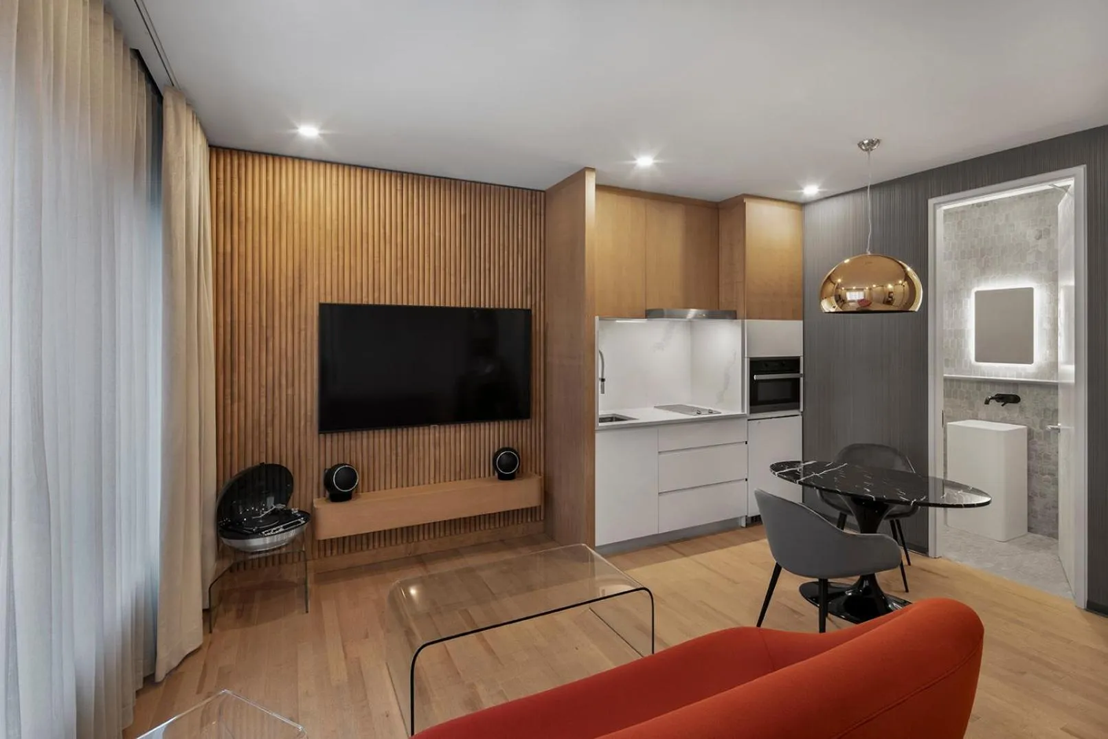 TV and multimedia in Hôtel Le Germain Montréal