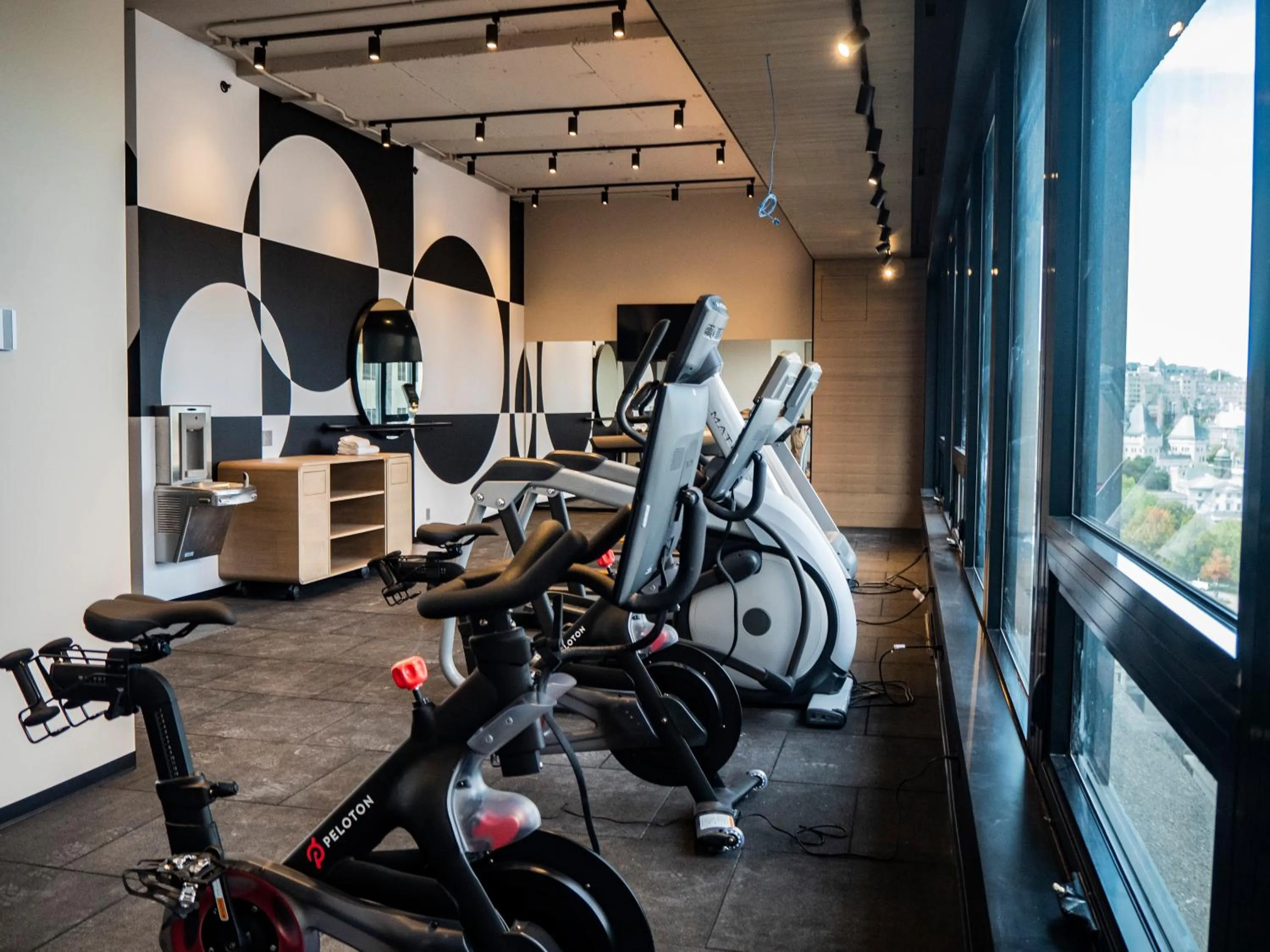 Fitness centre/facilities in Hôtel Le Germain Montréal