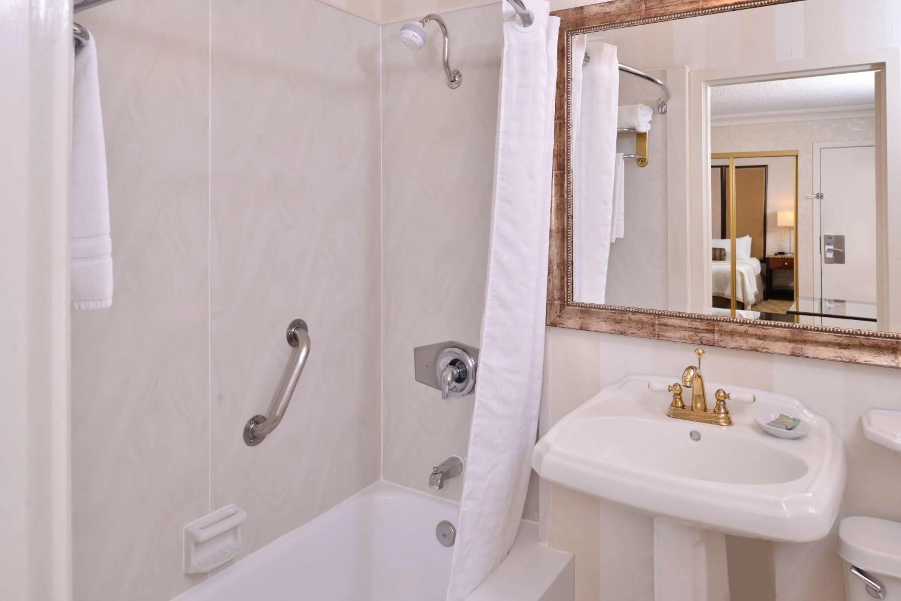 Bathroom in Best Western Corte Madera Inn