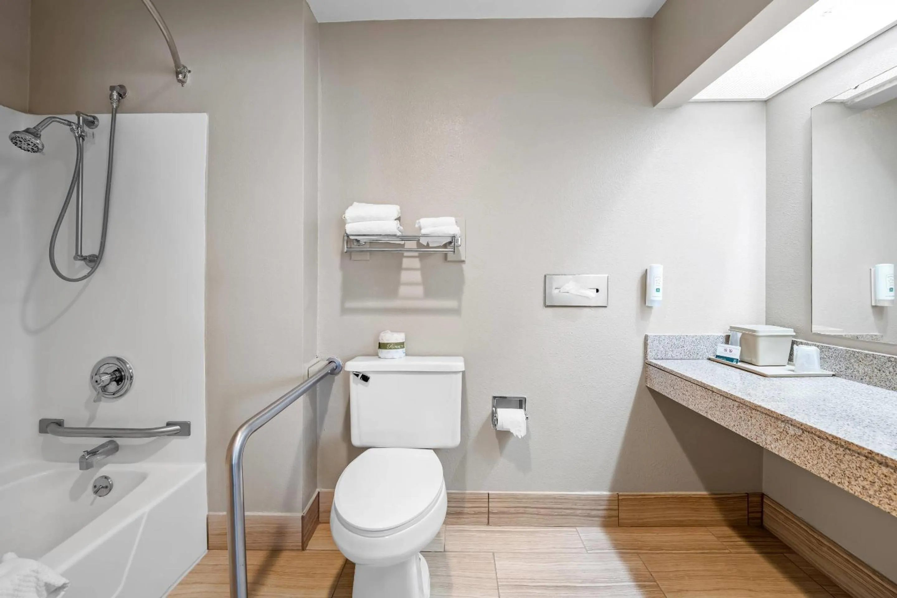 Bedroom in Quality Inn La Crosse North