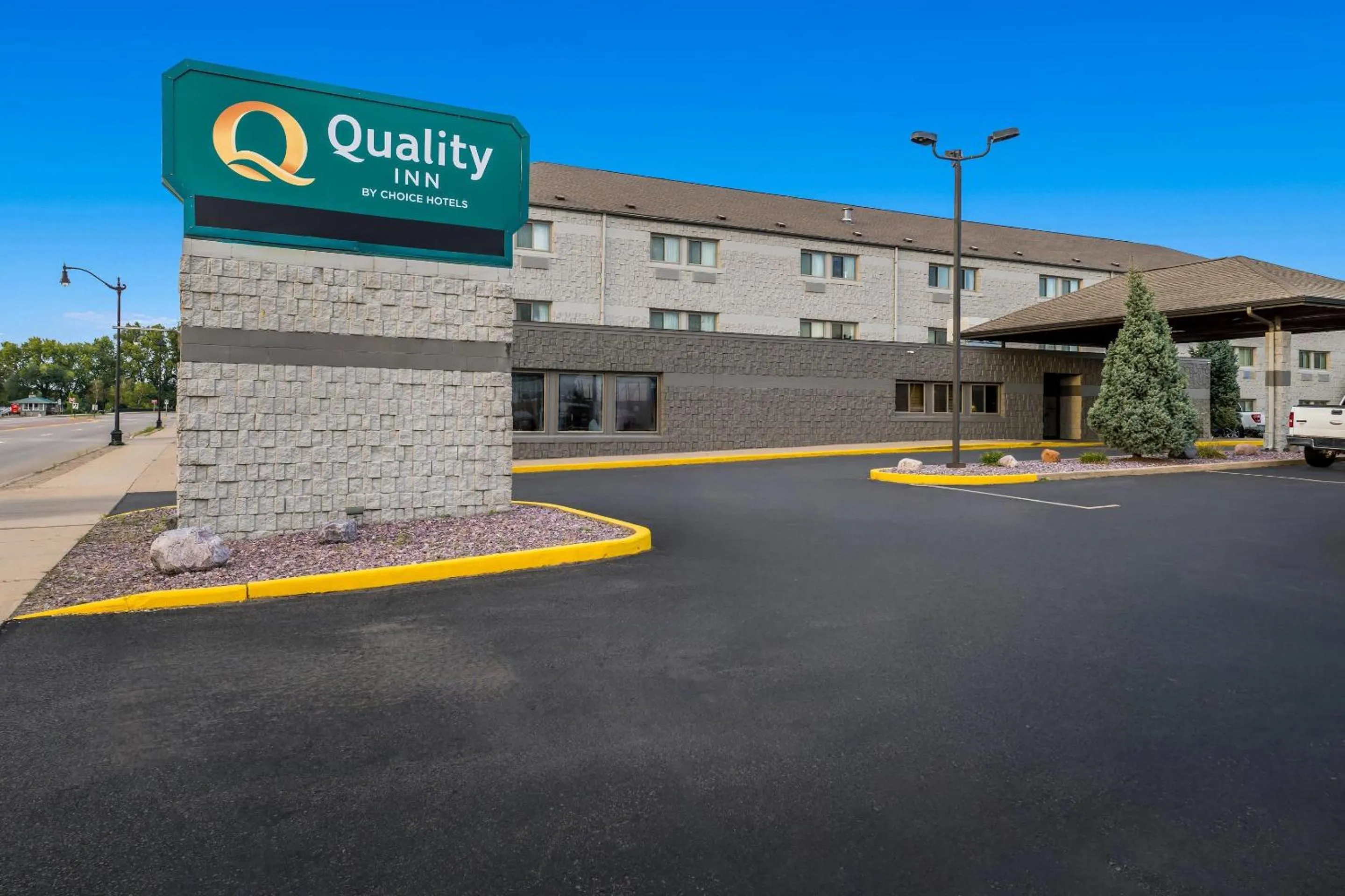 Property building in Quality Inn La Crosse North