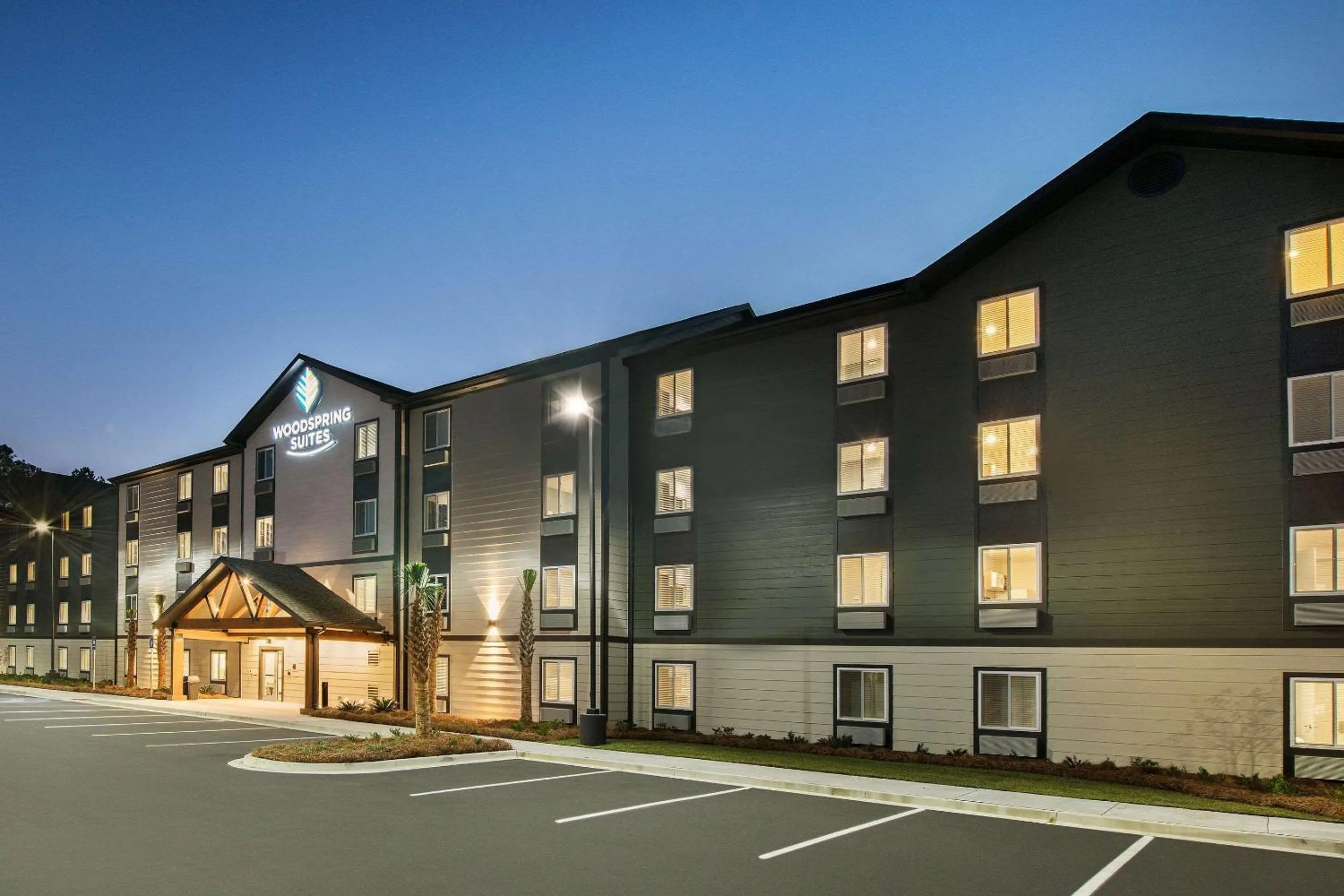 Property building in WoodSpring Suites Savannah Pooler