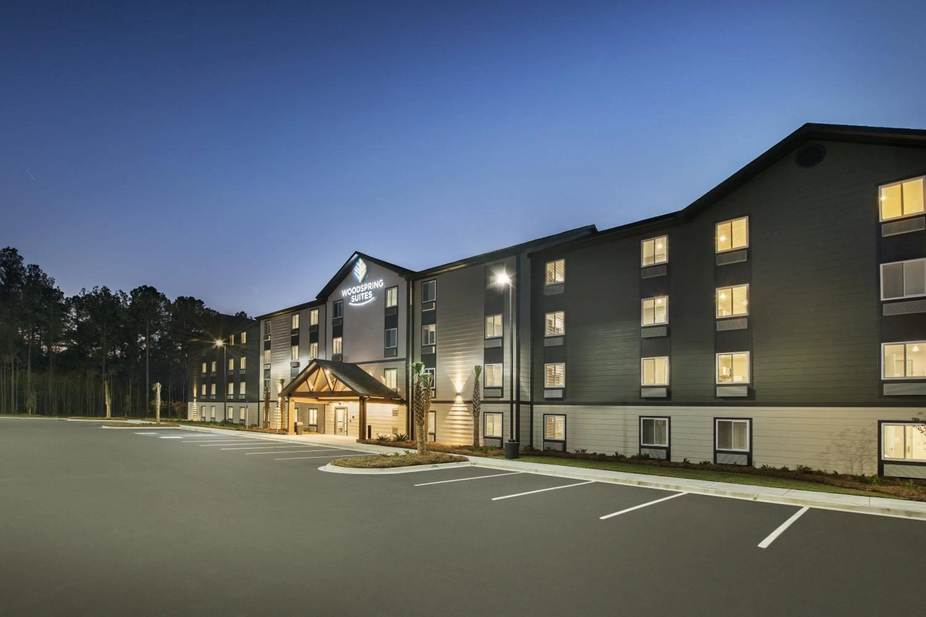 Property building in WoodSpring Suites Savannah Pooler