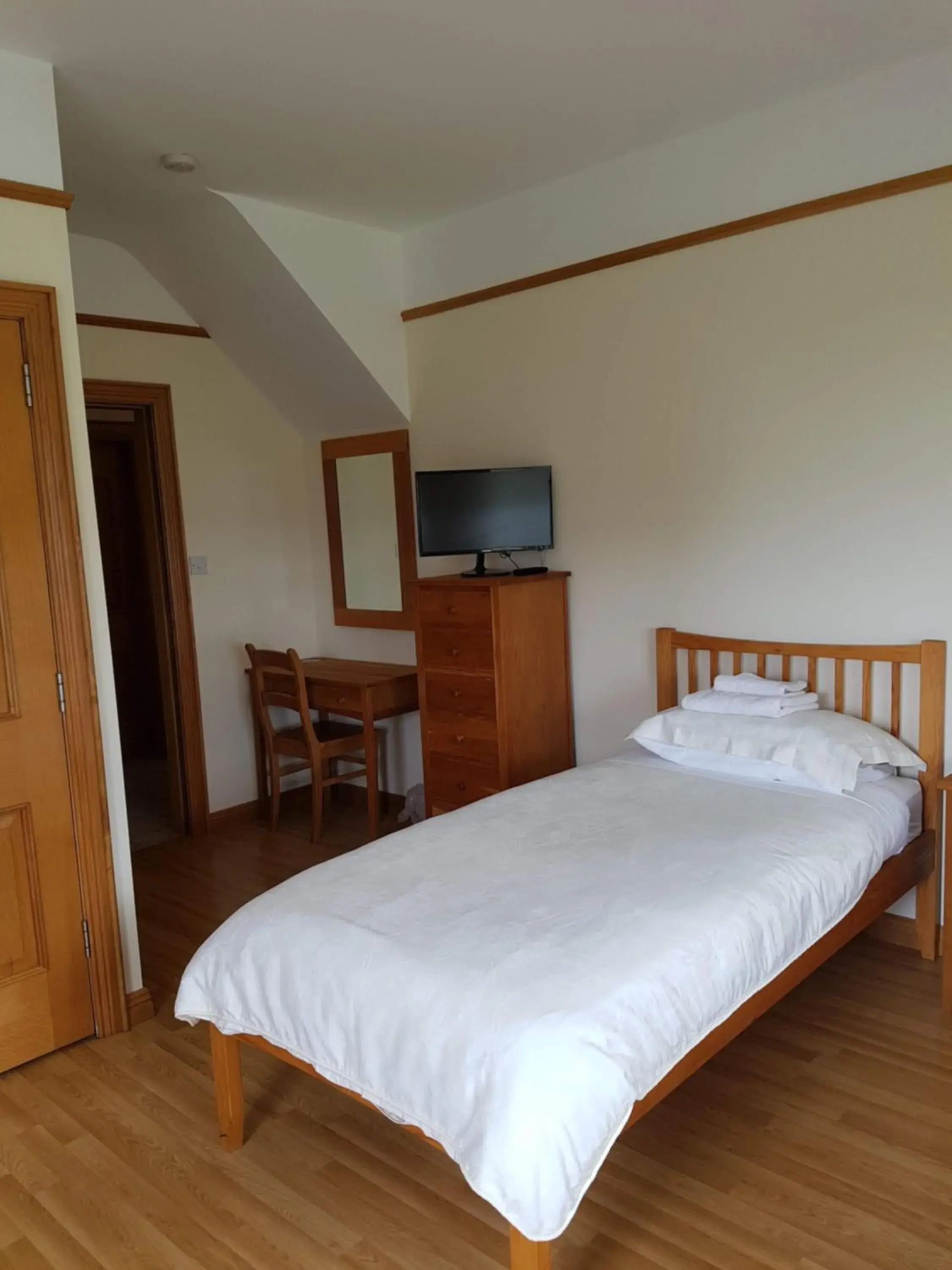 Deluxe Triple Room - single occupancy in Kilcreeny Lodge Deluxe Triple Room - single occupancy in Kilcreeny Lodge