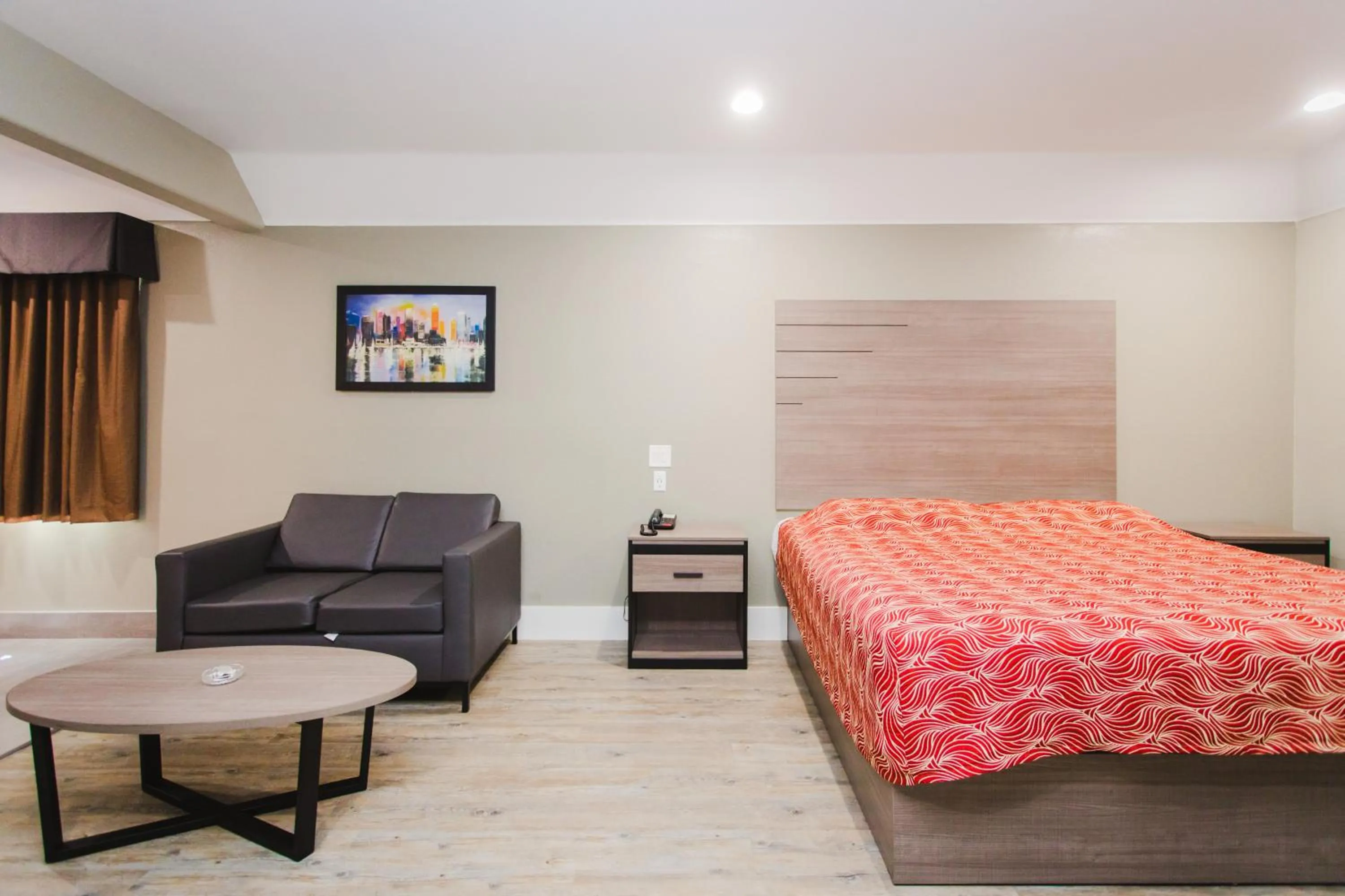 Photo of the whole room, Bed in Palace Inn Beltway 8 & Westview