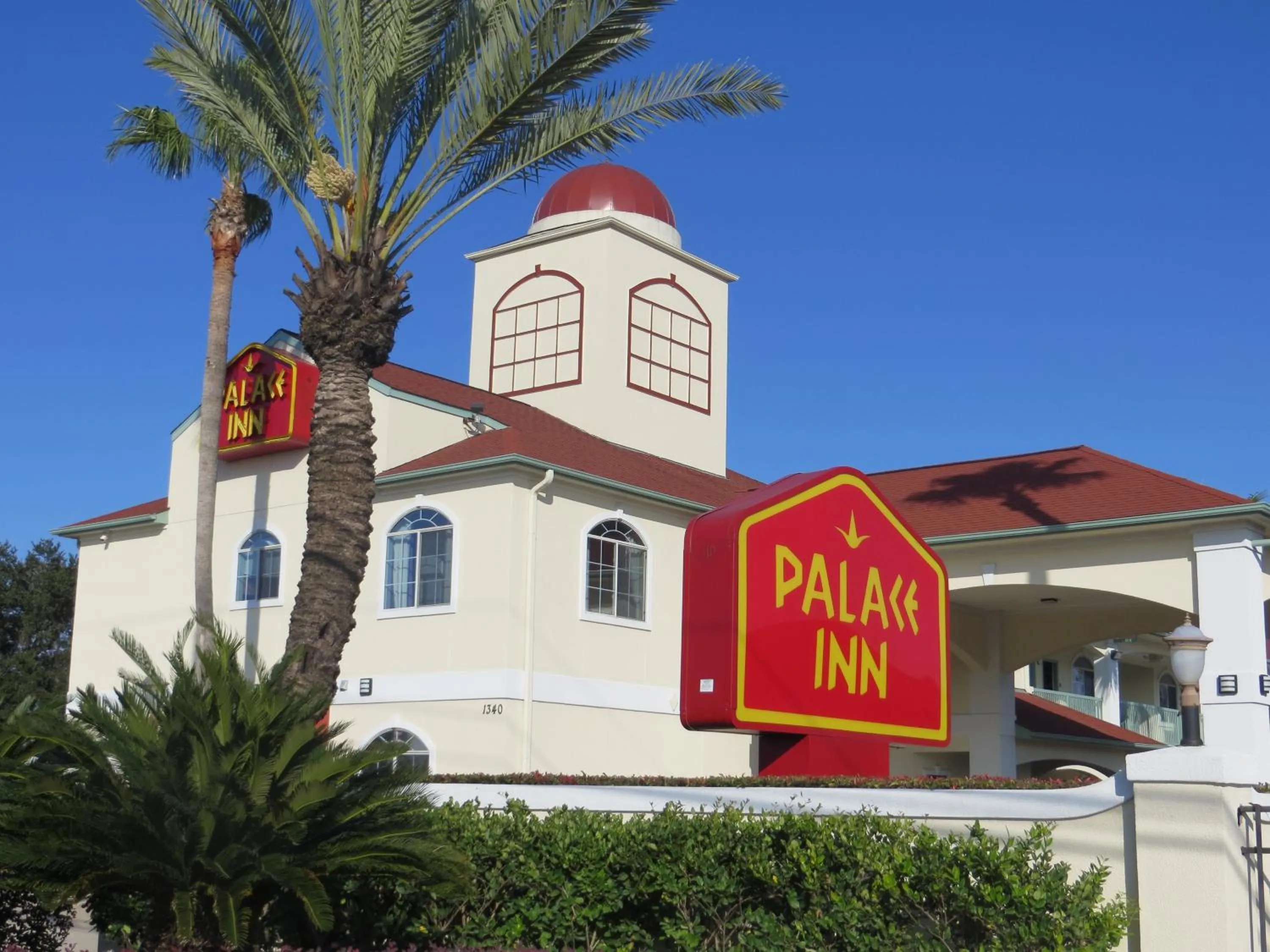 Facade/entrance in Palace Inn Beltway 8 & Westview