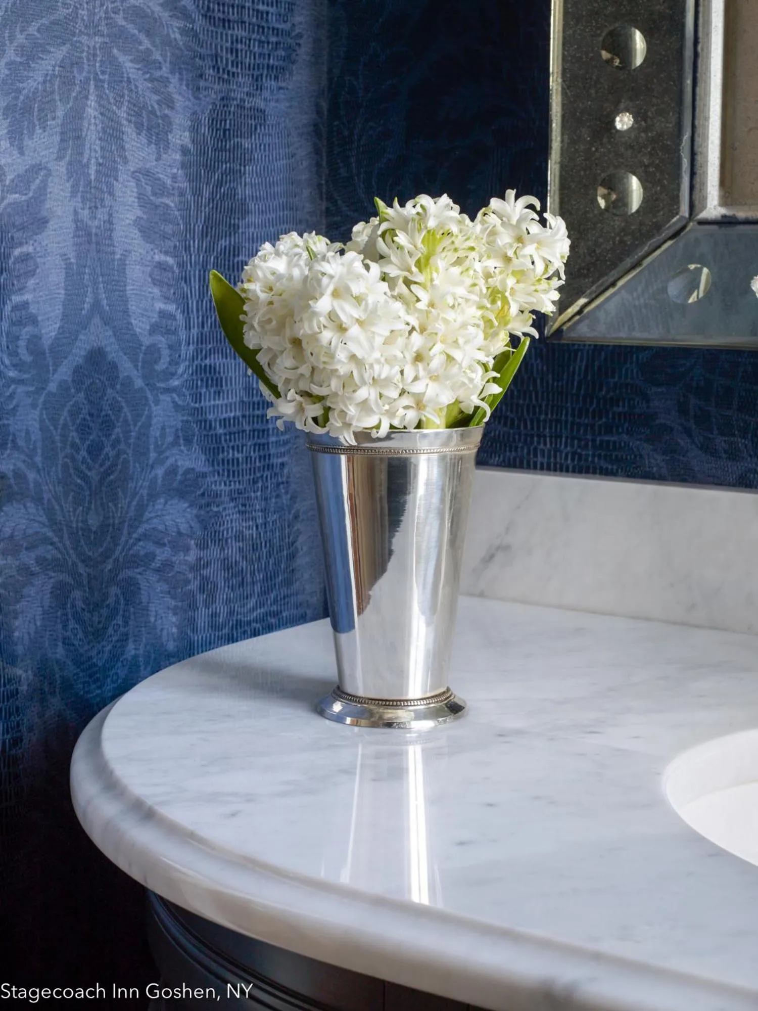 Bathroom in Stagecoach Inn