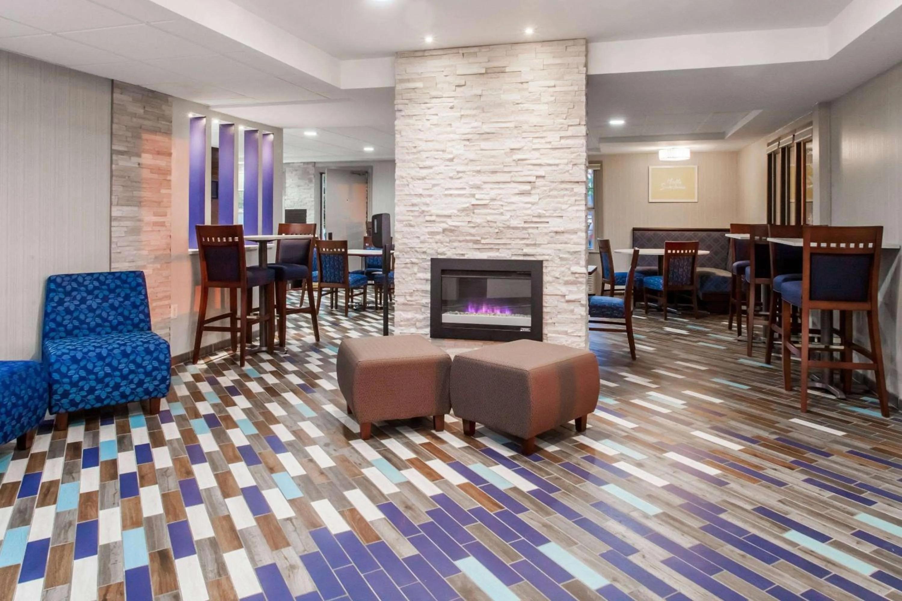 Lobby or reception in Days Inn by Wyndham Wilmington Brandywine