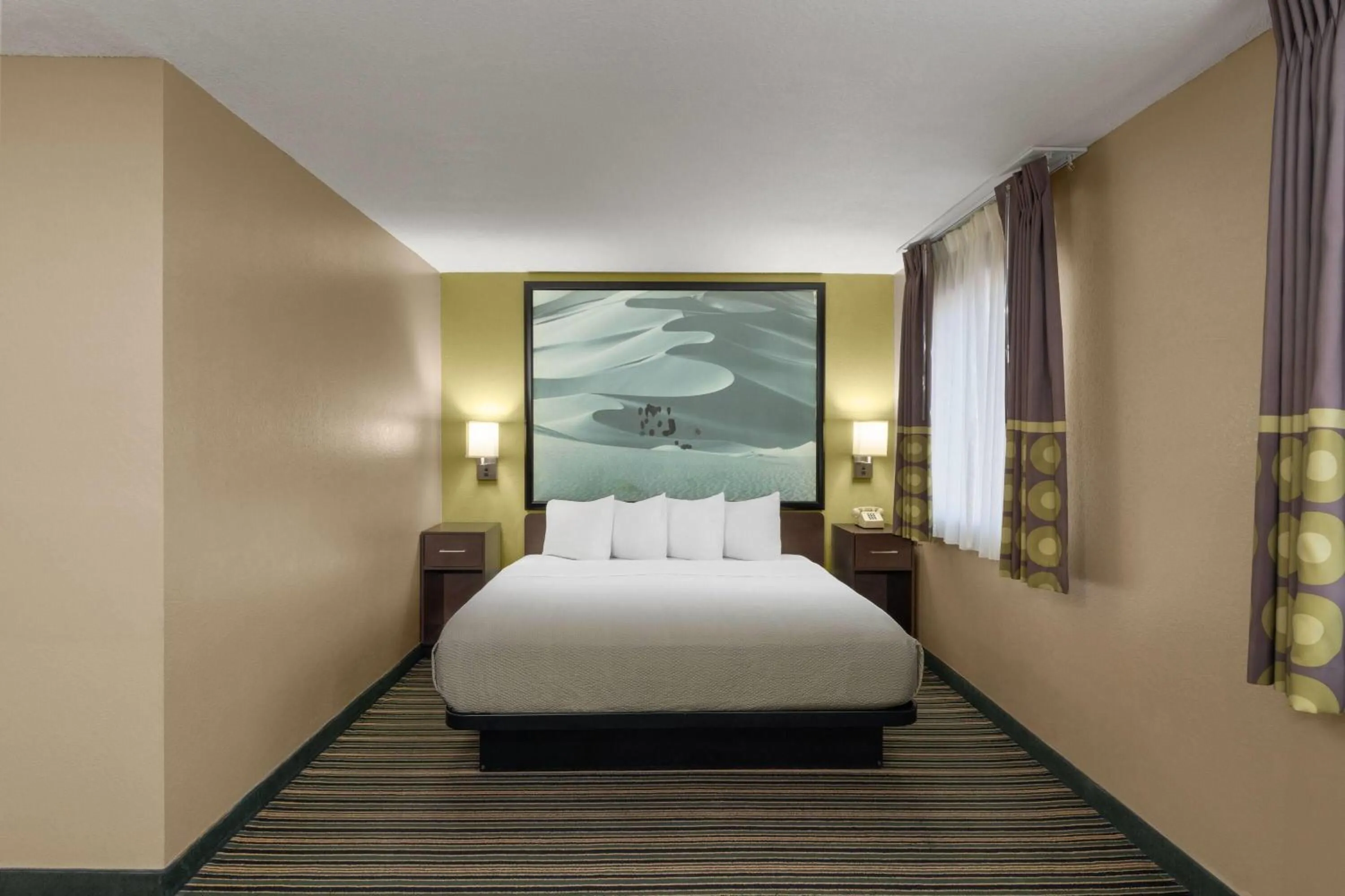 Photo of the whole room, Bed in Super 8 by Wyndham Casa Grande