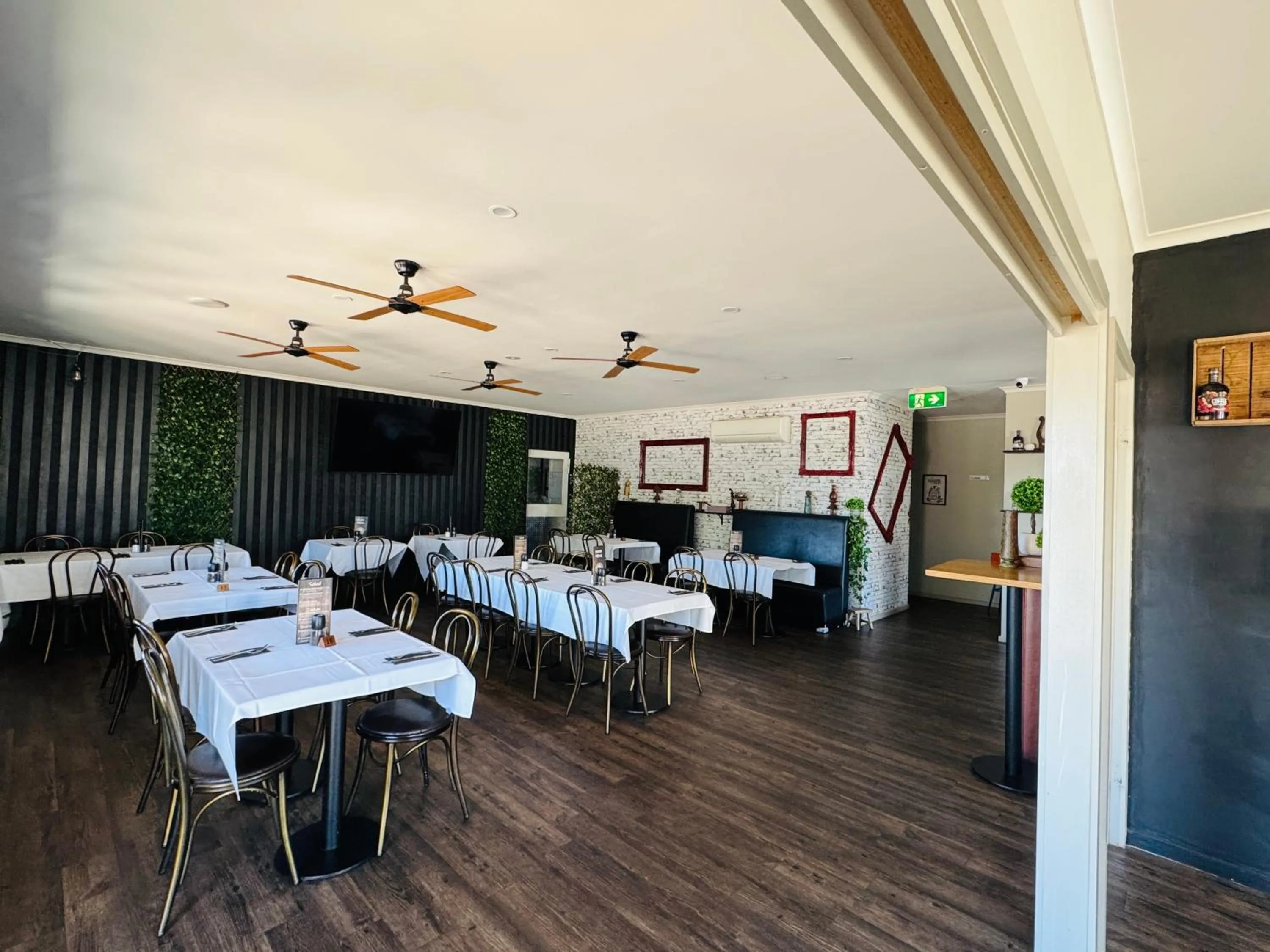 Restaurant/places to eat in Robinvale Bridge Motel